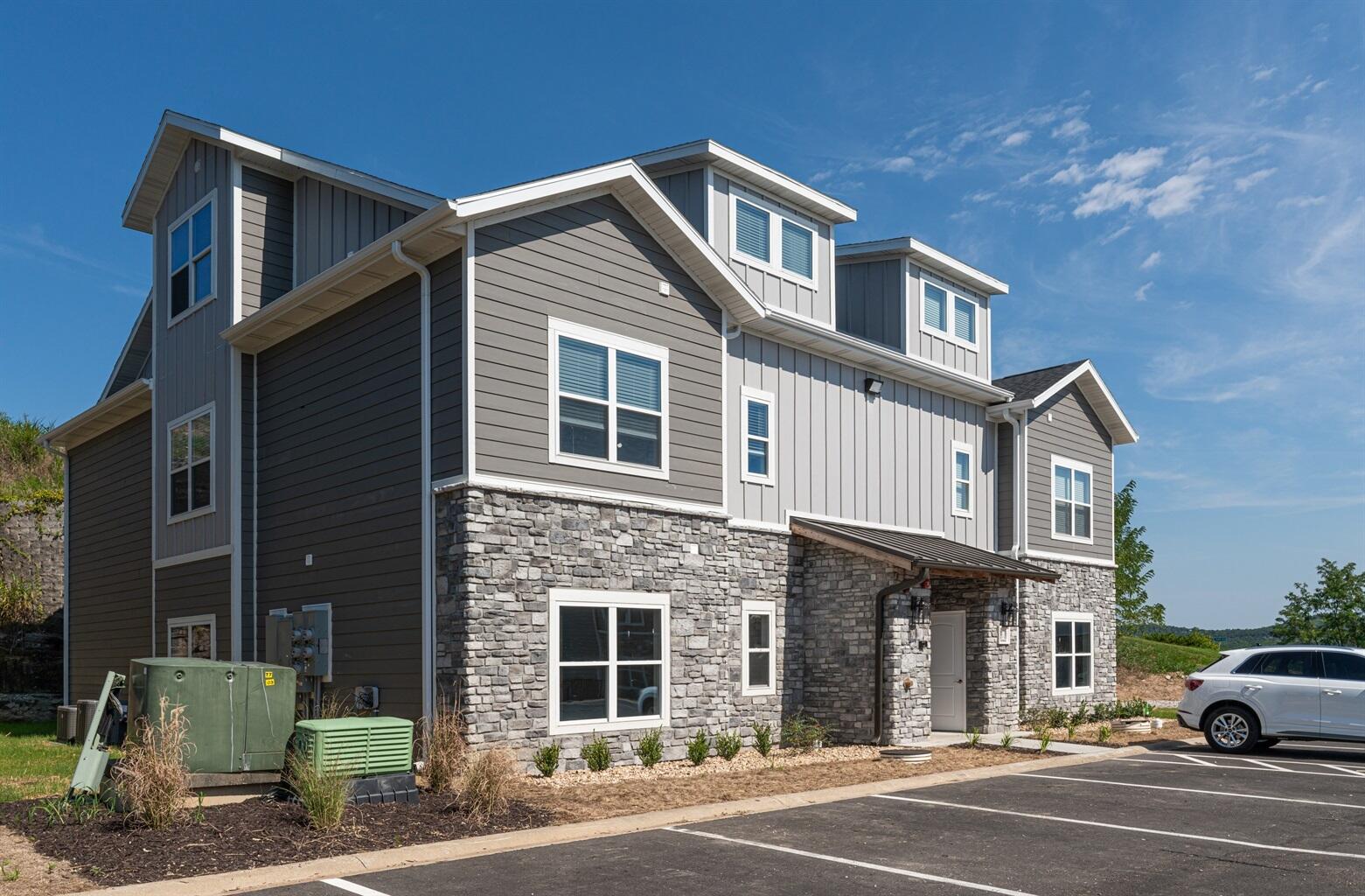 Vinyards Terrace Condominium Real Estate Listings Main Image
