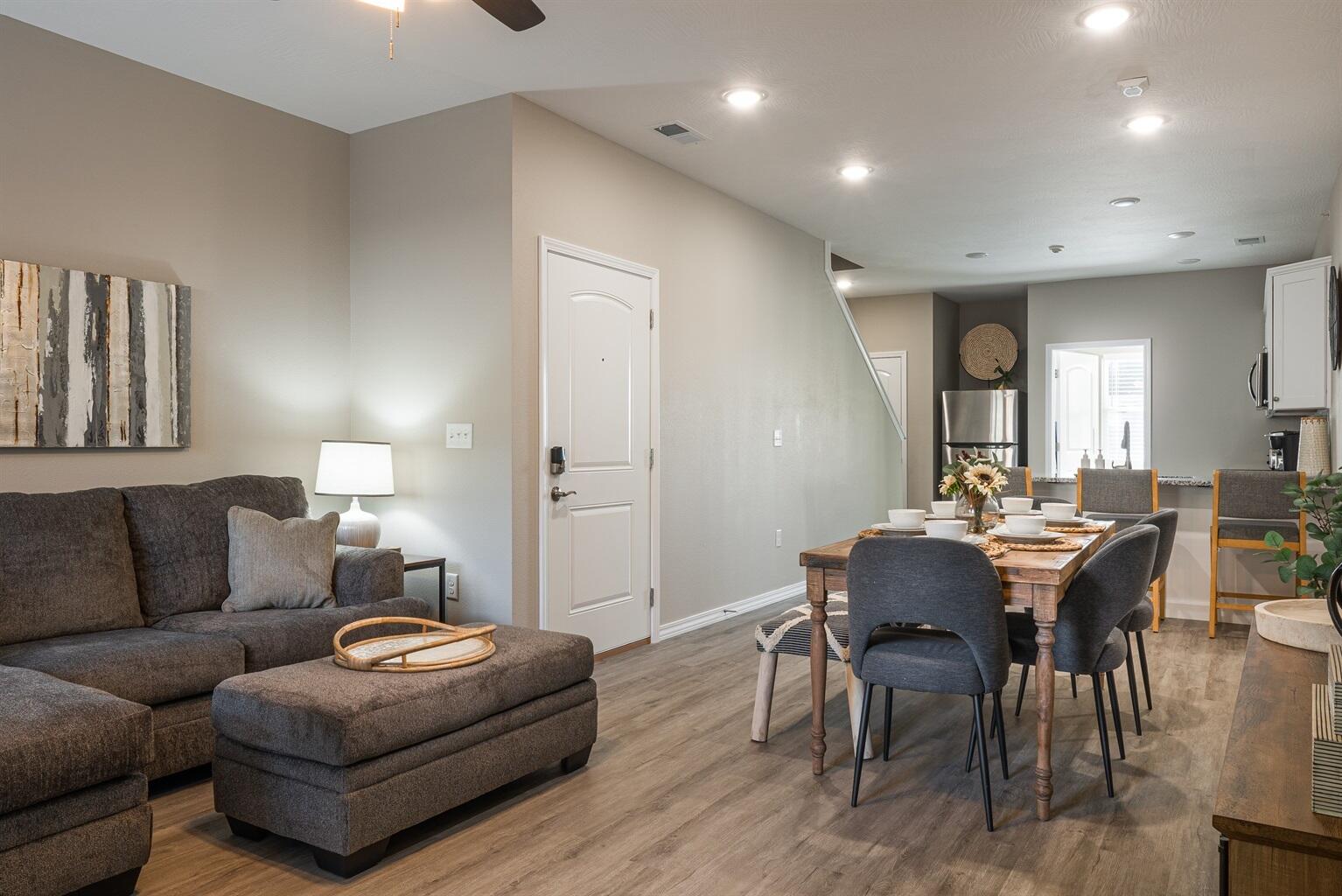 3110 South Vineyards Terrace Property Photo 7