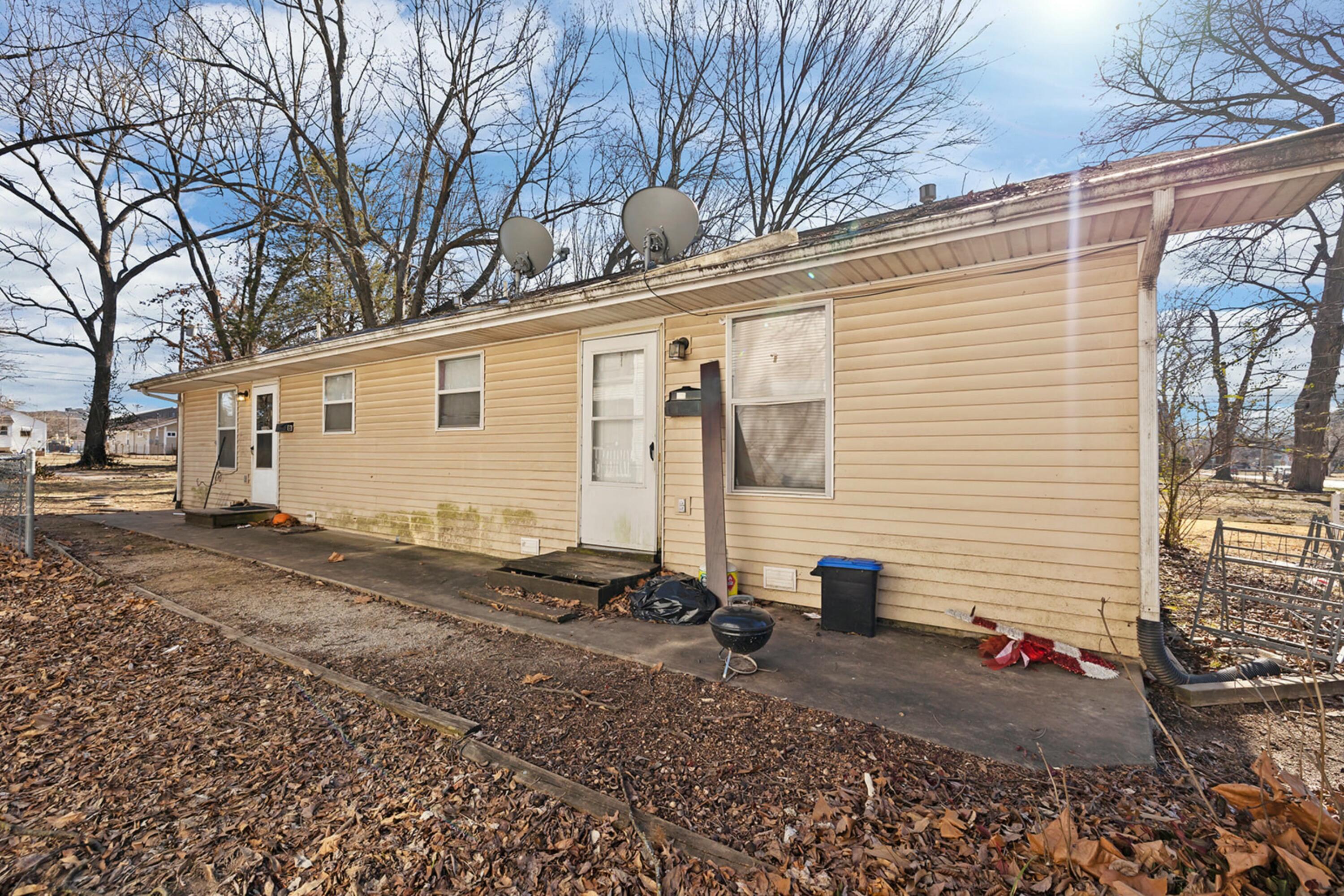 1218 North Rogers Avenue Property Photo 2