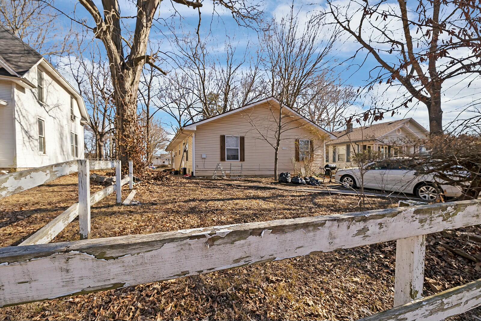 1218 North Rogers Avenue Property Photo