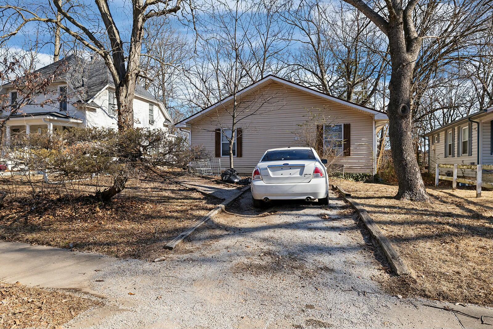 1218 North Rogers Avenue Property Photo 2