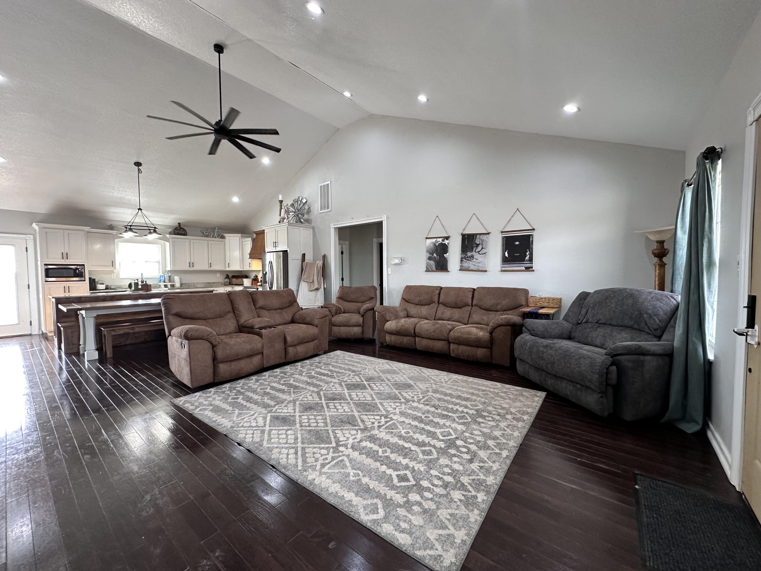 1321 Robin Drive Property Photo 2