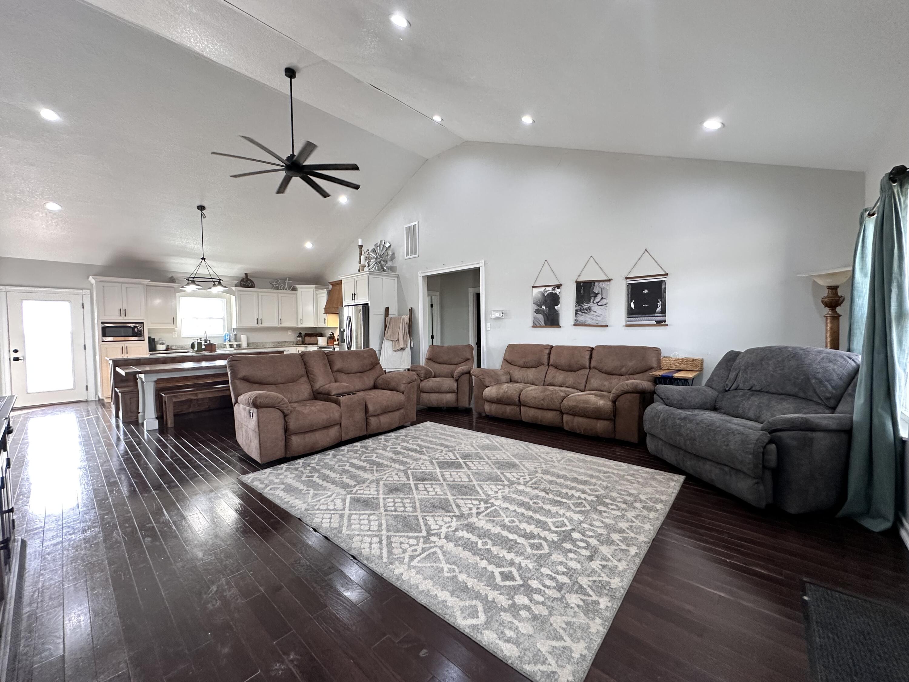 1321 Robin Drive Property Photo 3