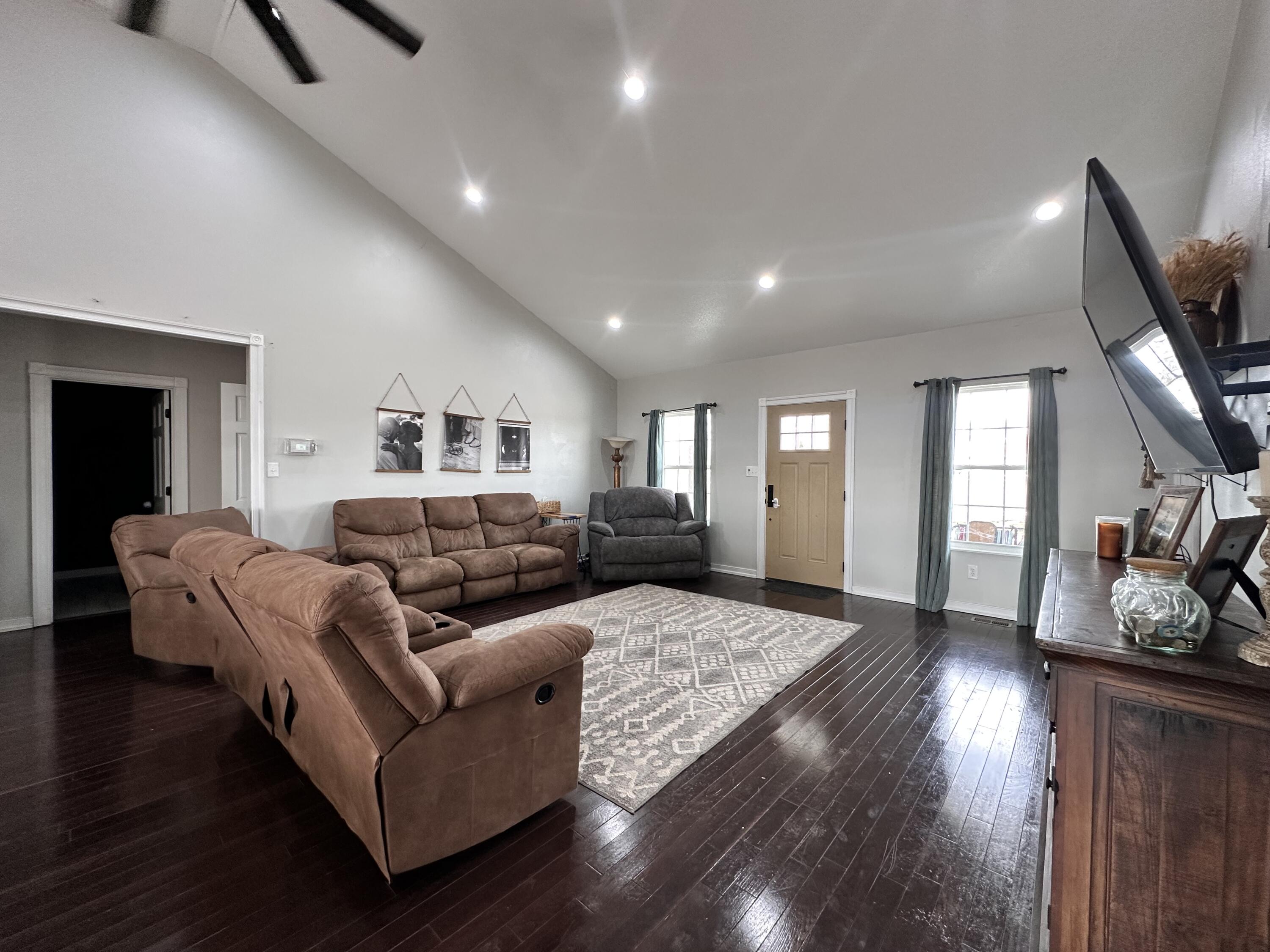 1321 Robin Drive Property Photo 4