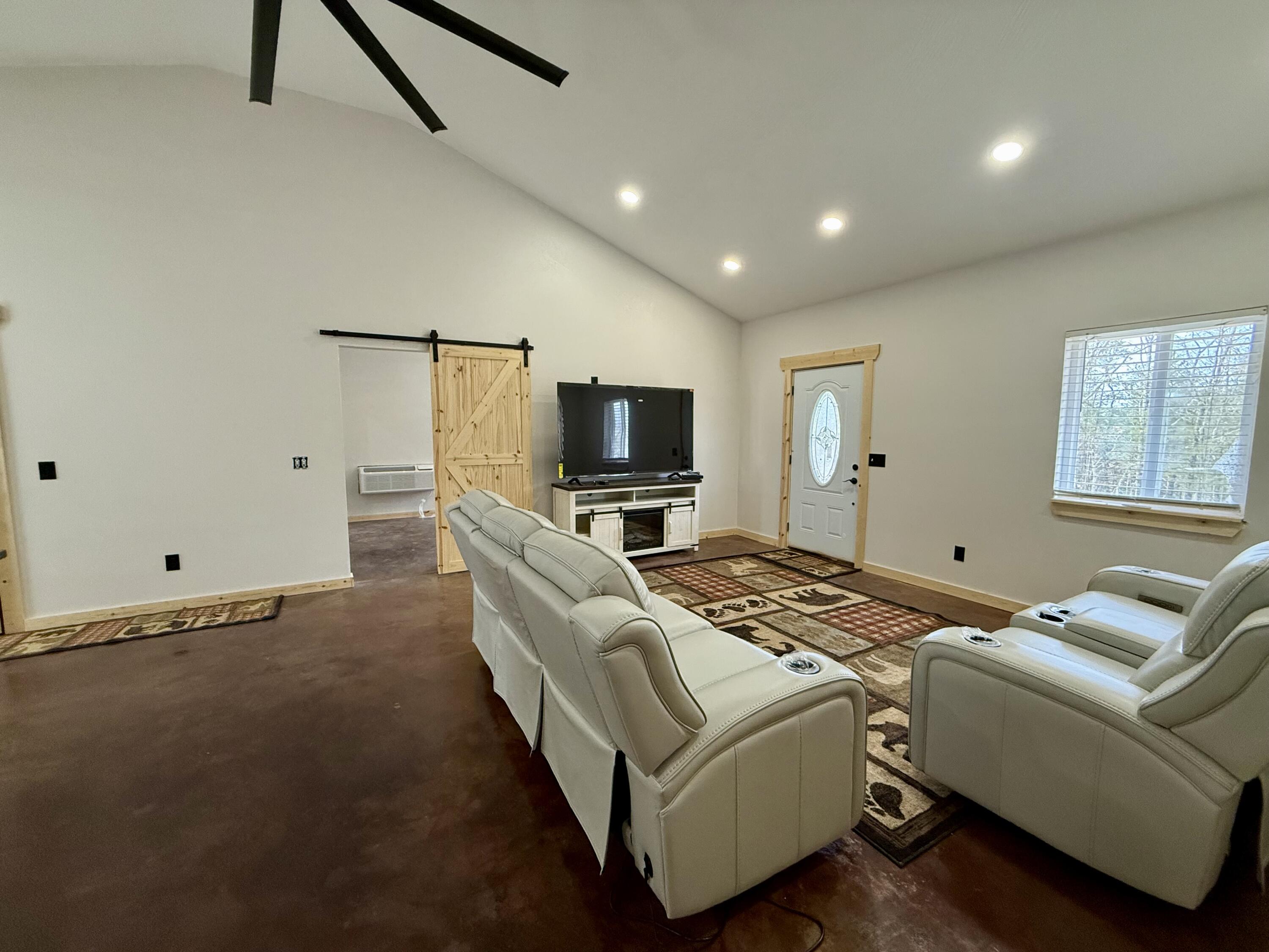 290 Mockingbird Lane Property Photo 13
