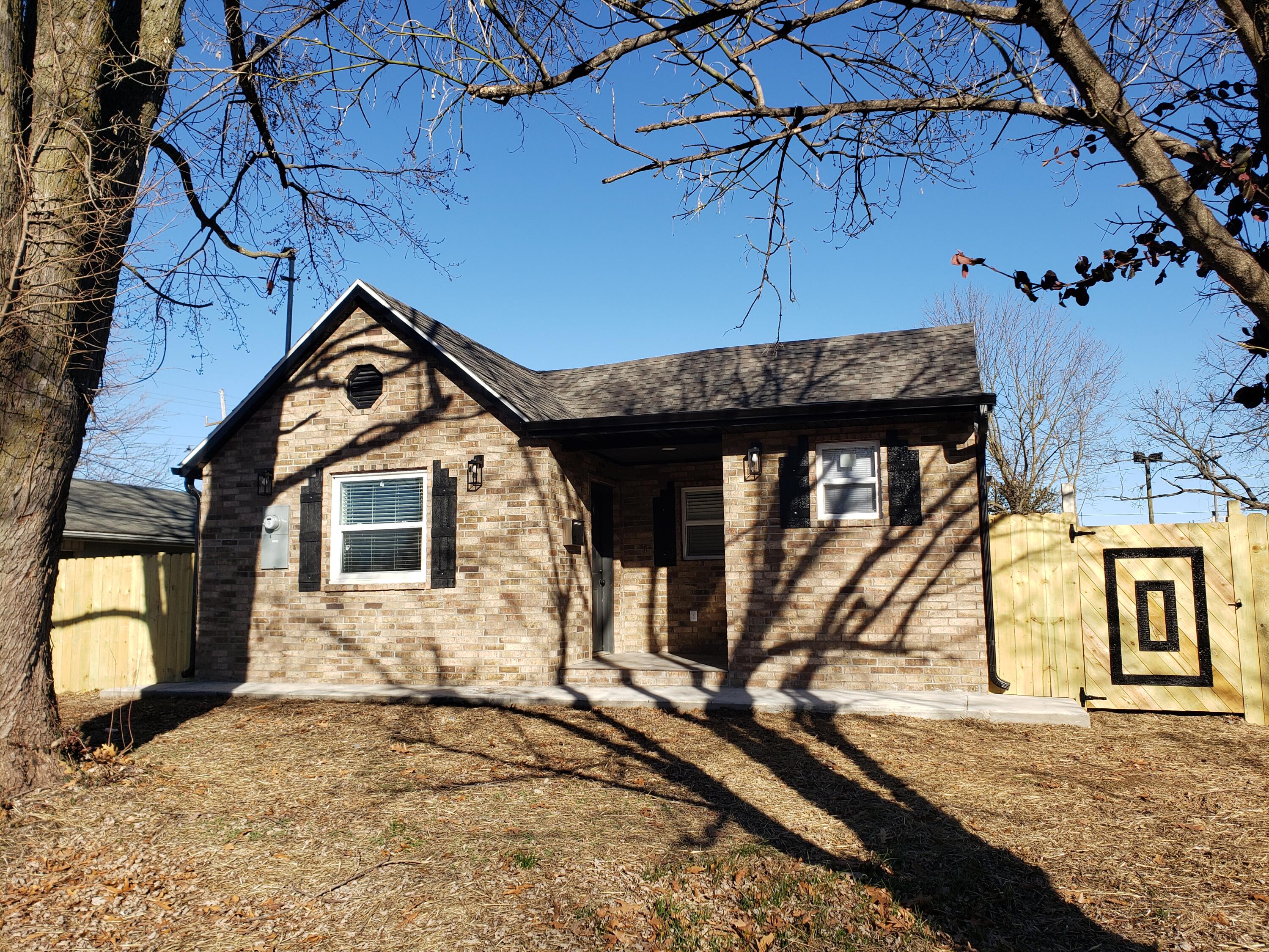 109 North Maple Street Property Photo