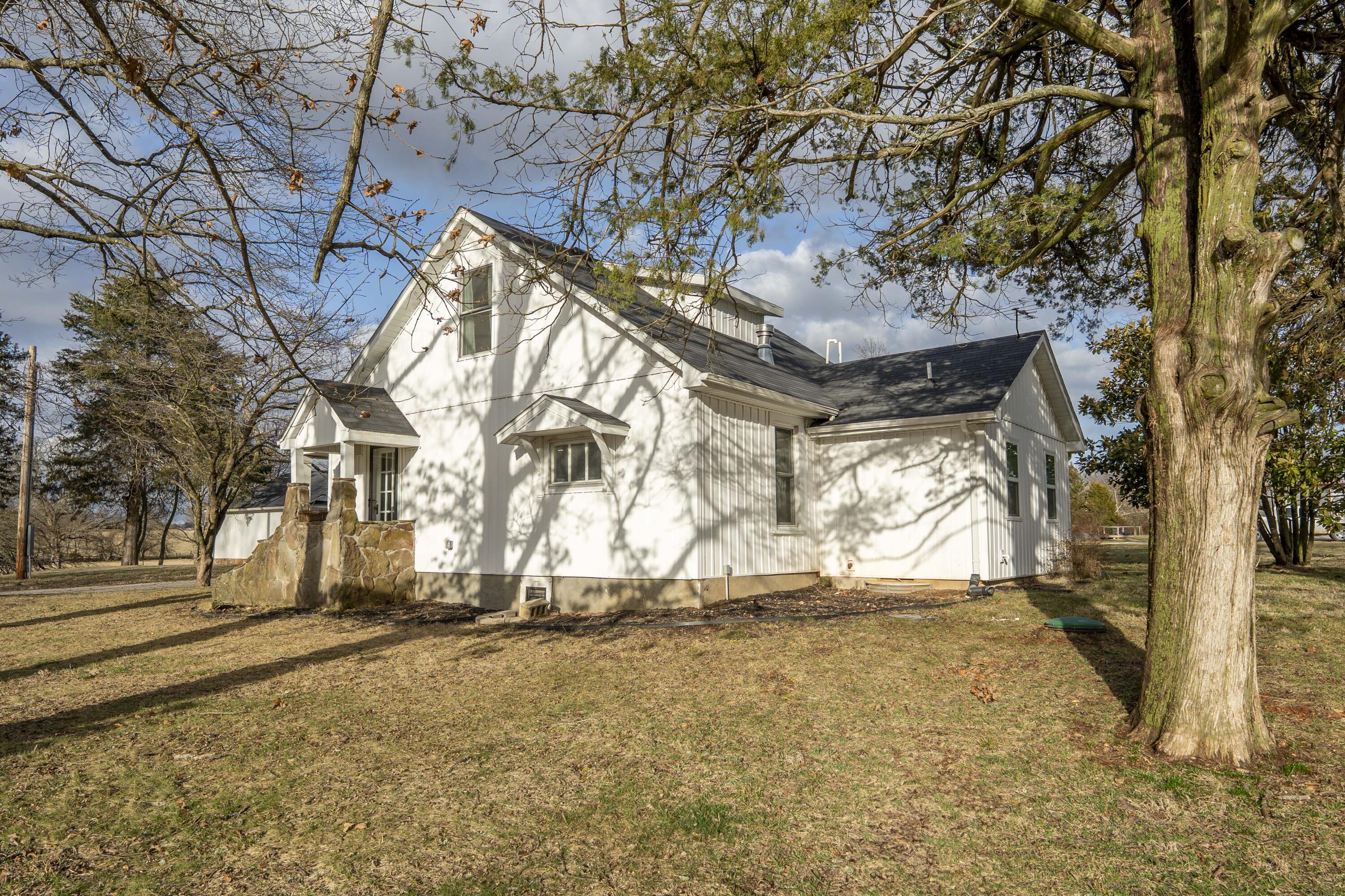 1082 North Farm Road 63 Property Photo 37