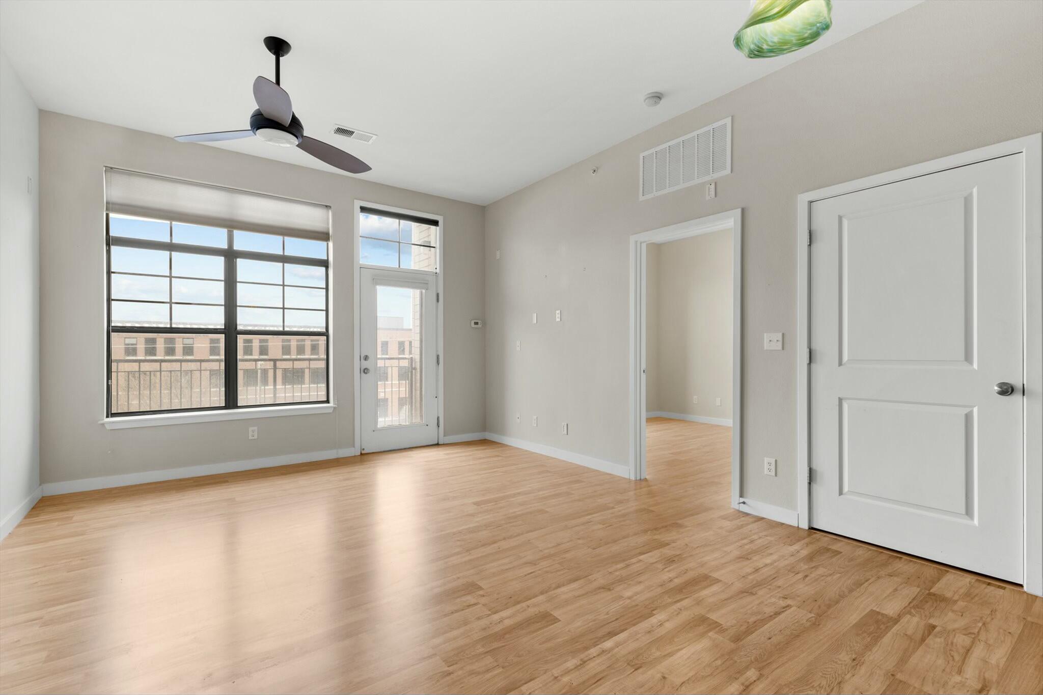 623 West Walnut Street Property Photo 3