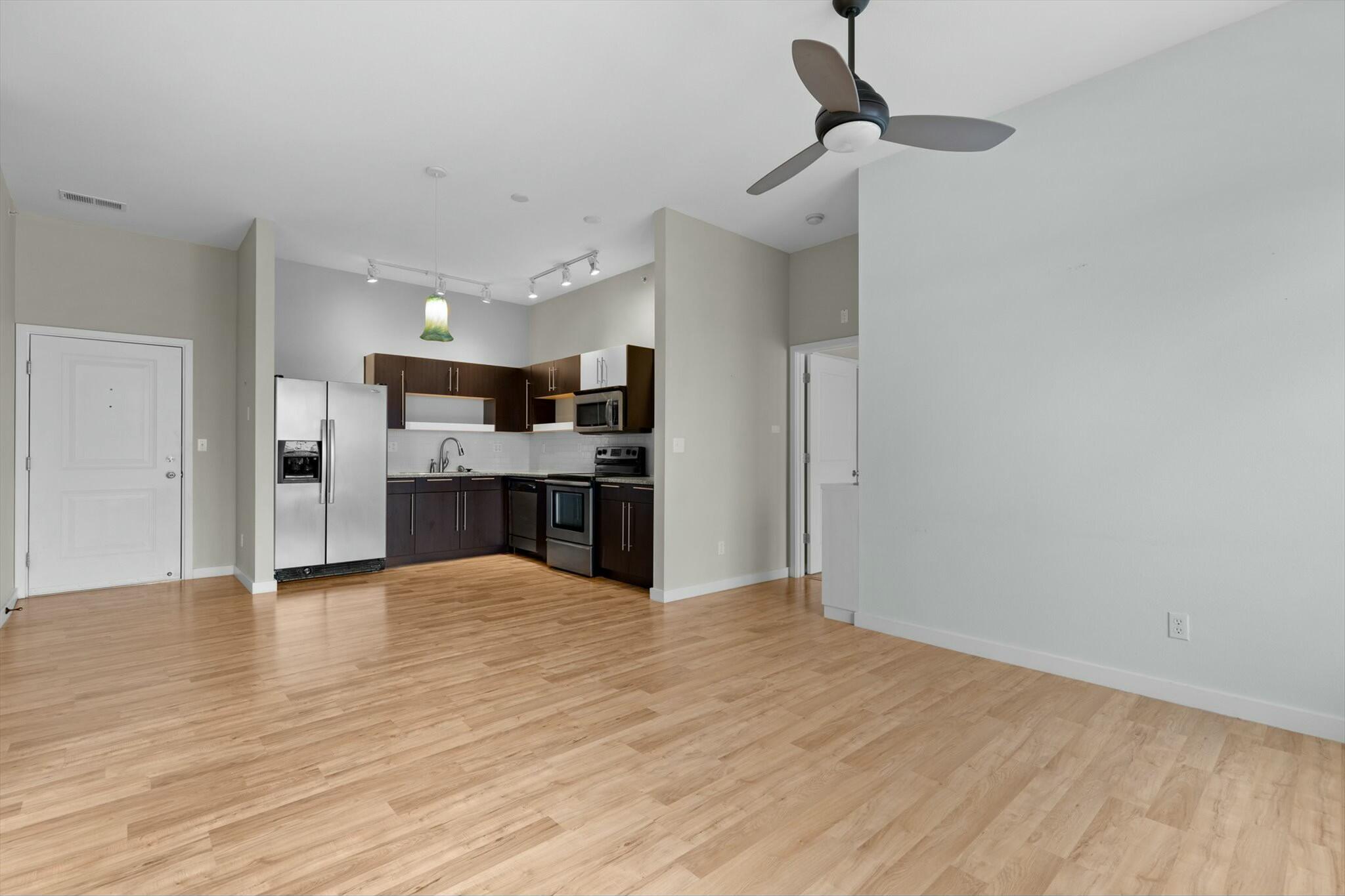 623 West Walnut Street Property Photo 4