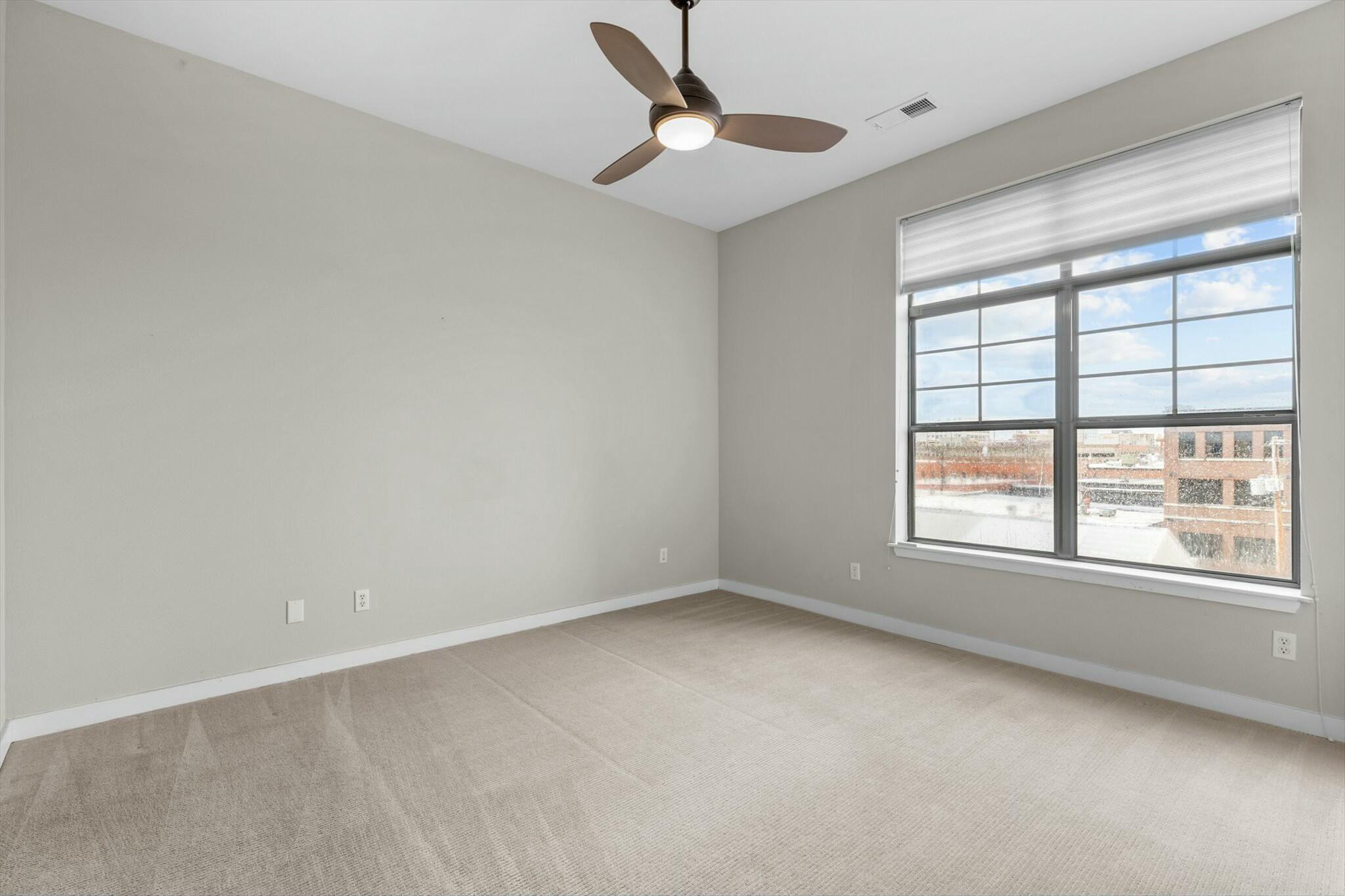 623 West Walnut Street Property Photo 8