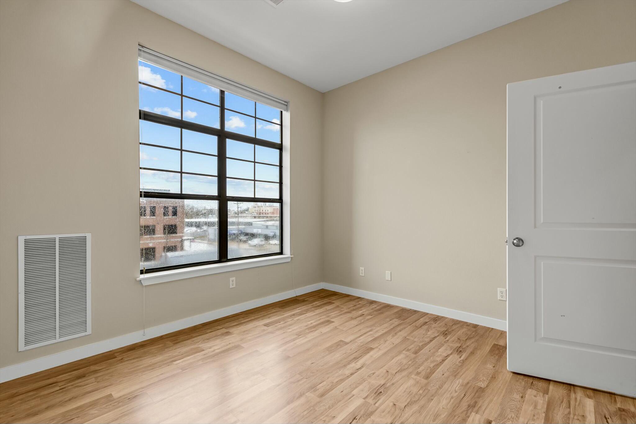 623 West Walnut Street Property Photo 13