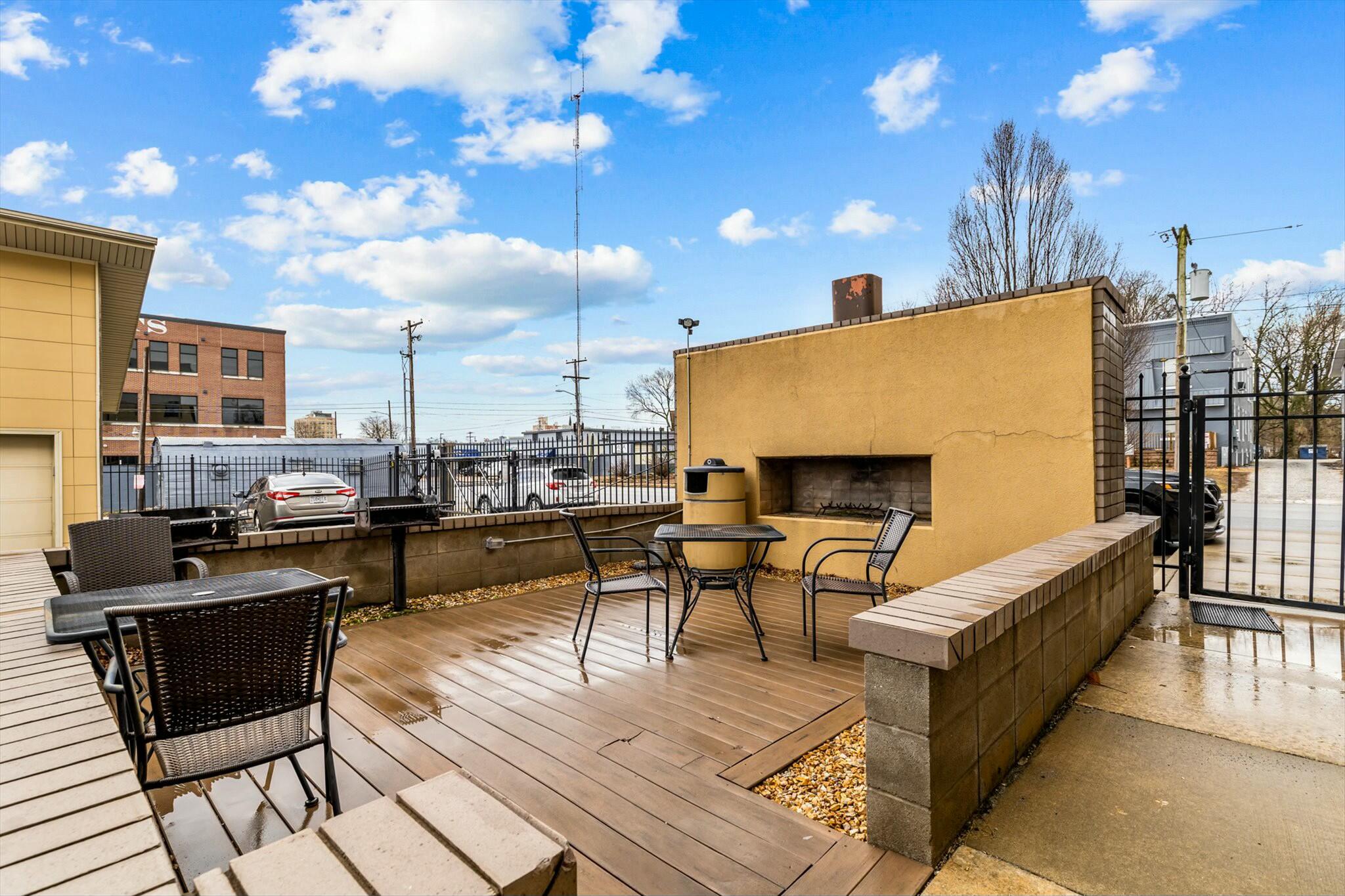 623 West Walnut Street Property Photo 29