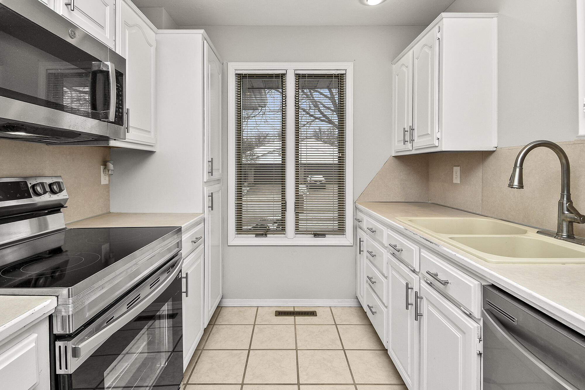1402 East Dunkirk Street Property Photo 6