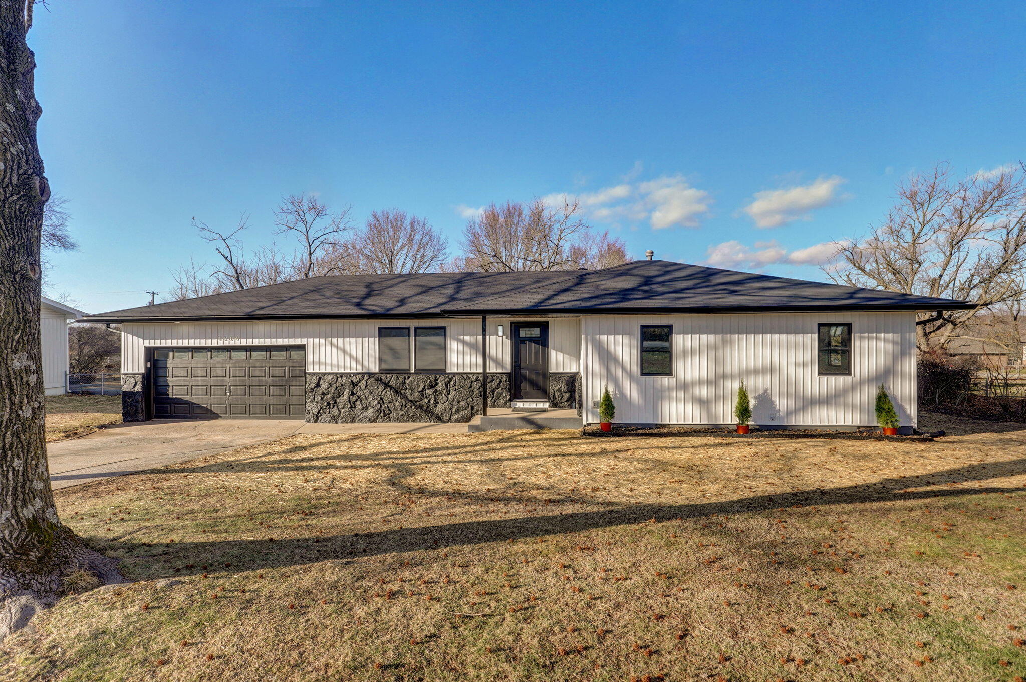 1209 East Mccracken Road Property Photo