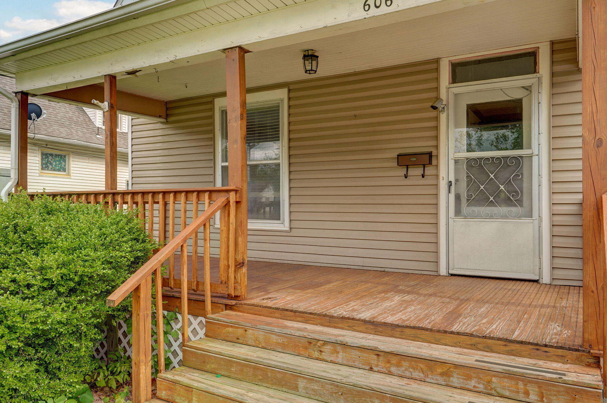 606 West Locust Street Property Photo 3