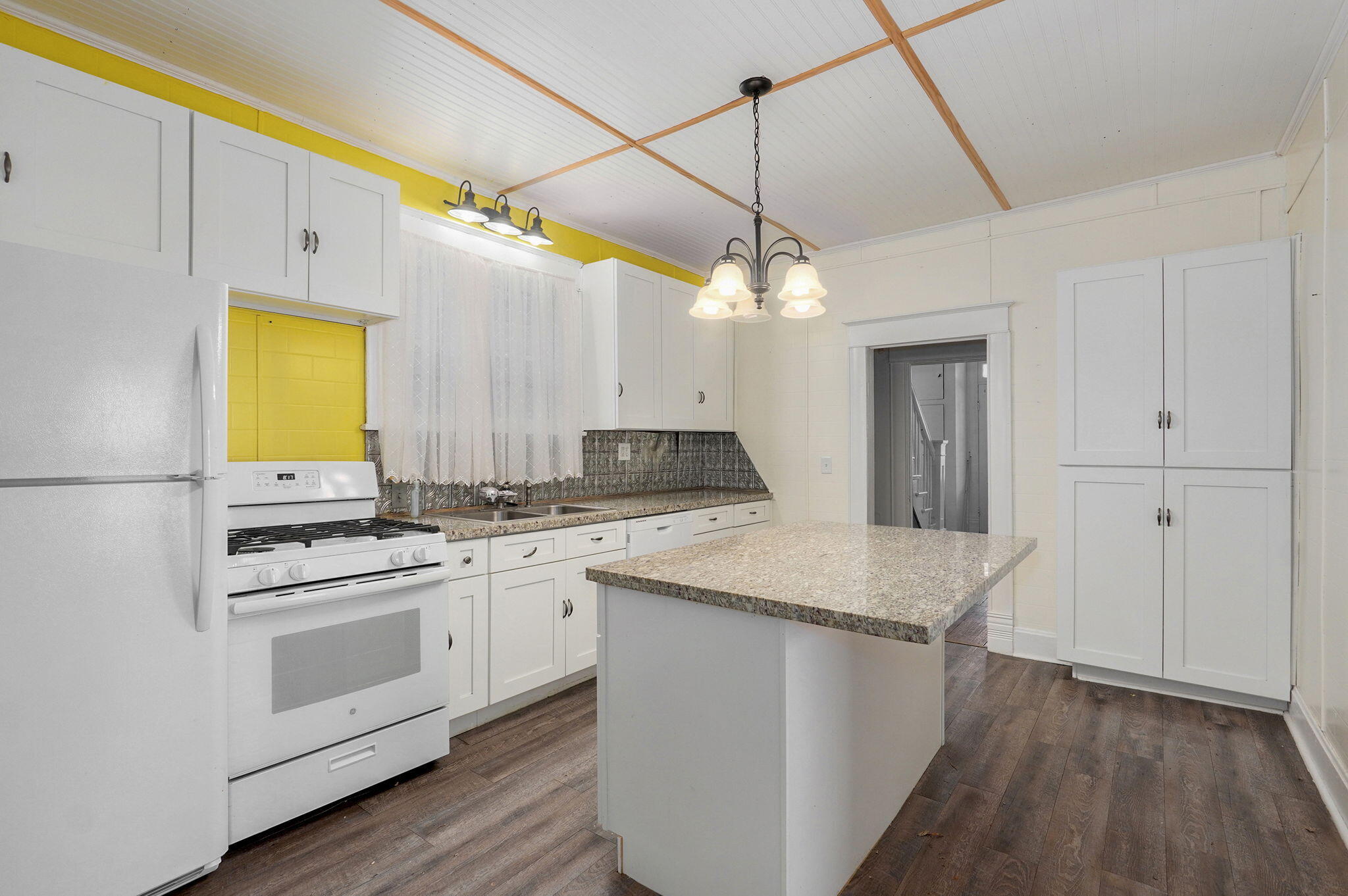 606 West Locust Street Property Photo 16