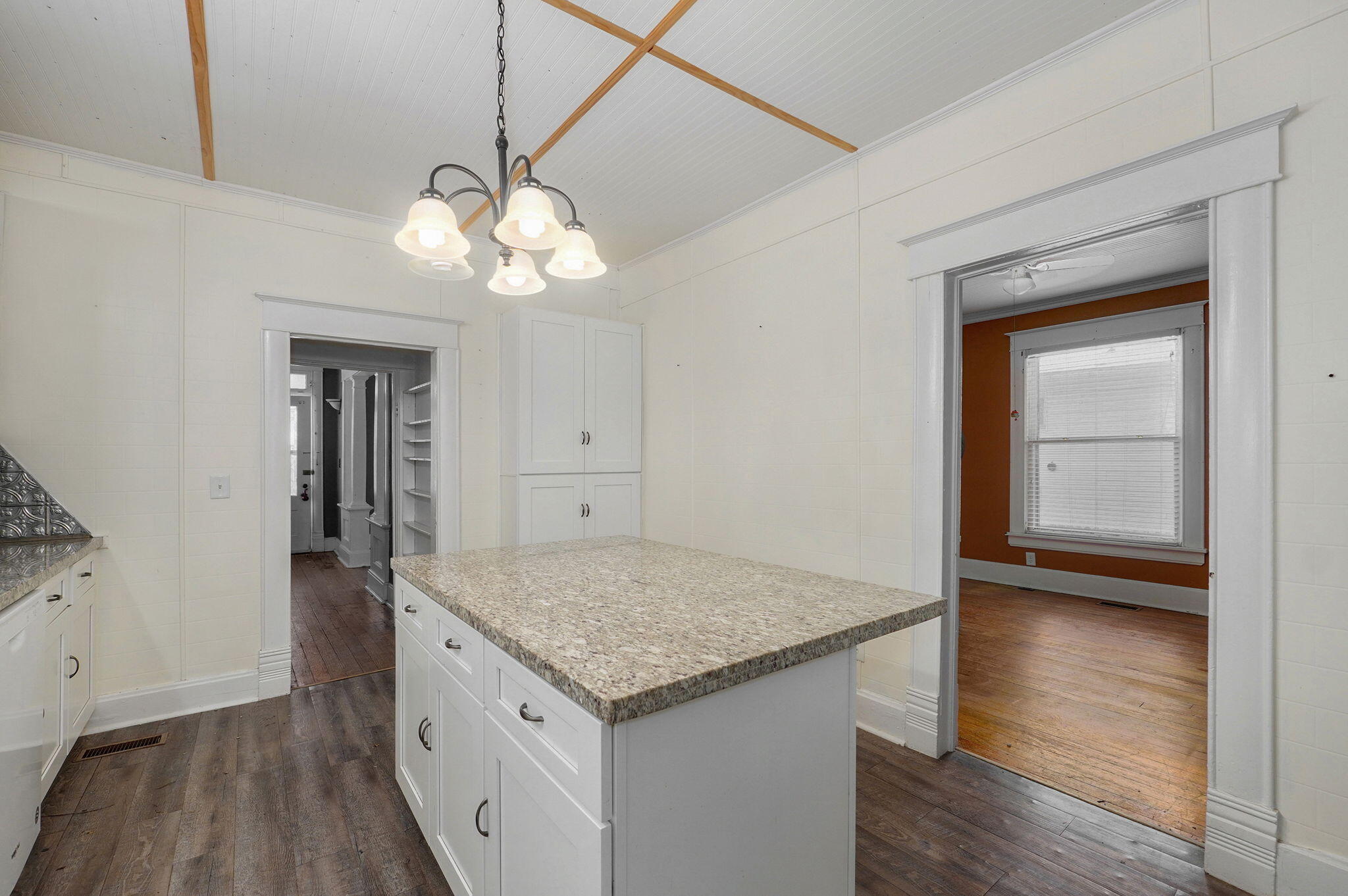 606 West Locust Street Property Photo 18