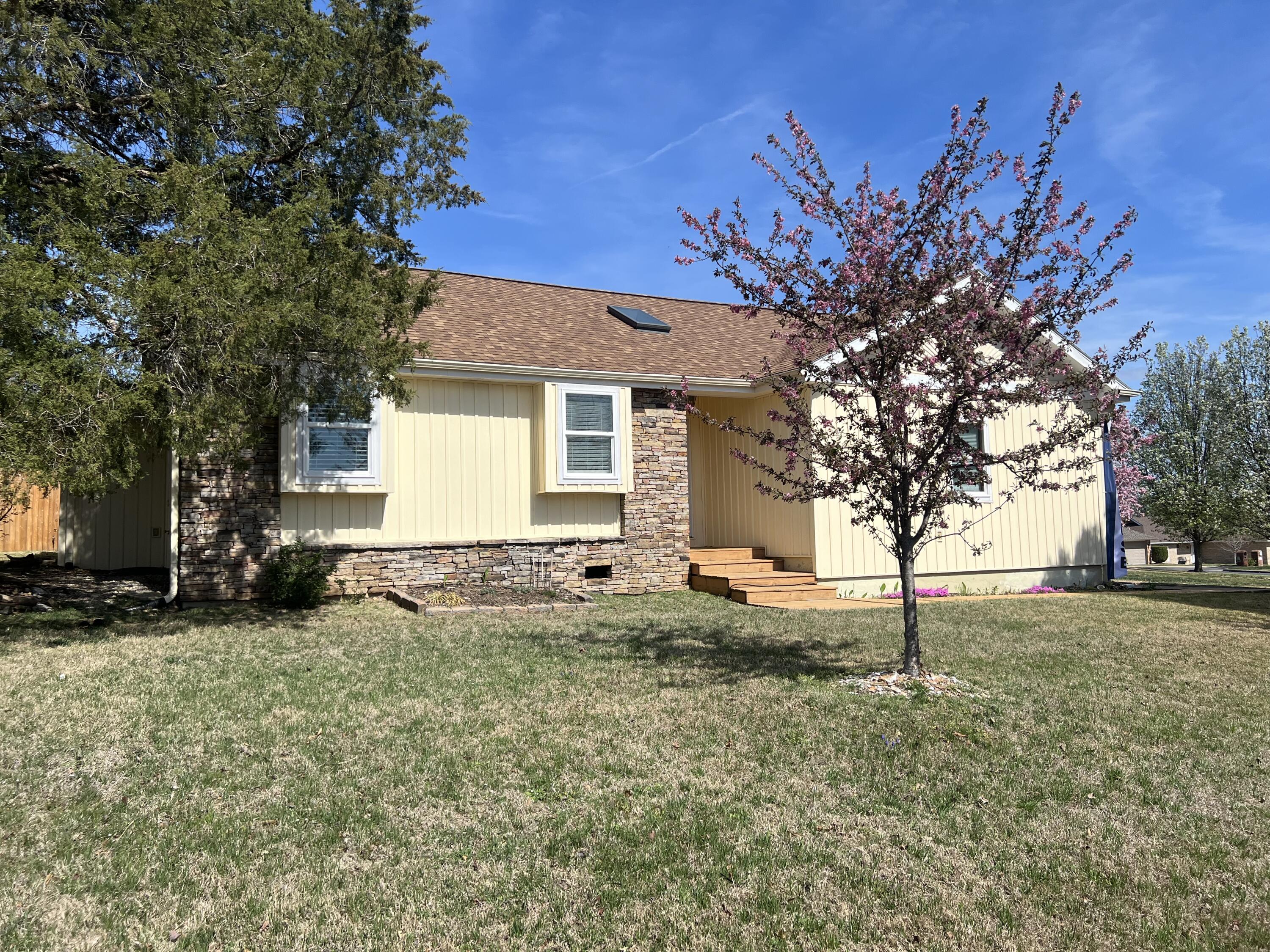 109 Lancashire Drive Property Photo 1