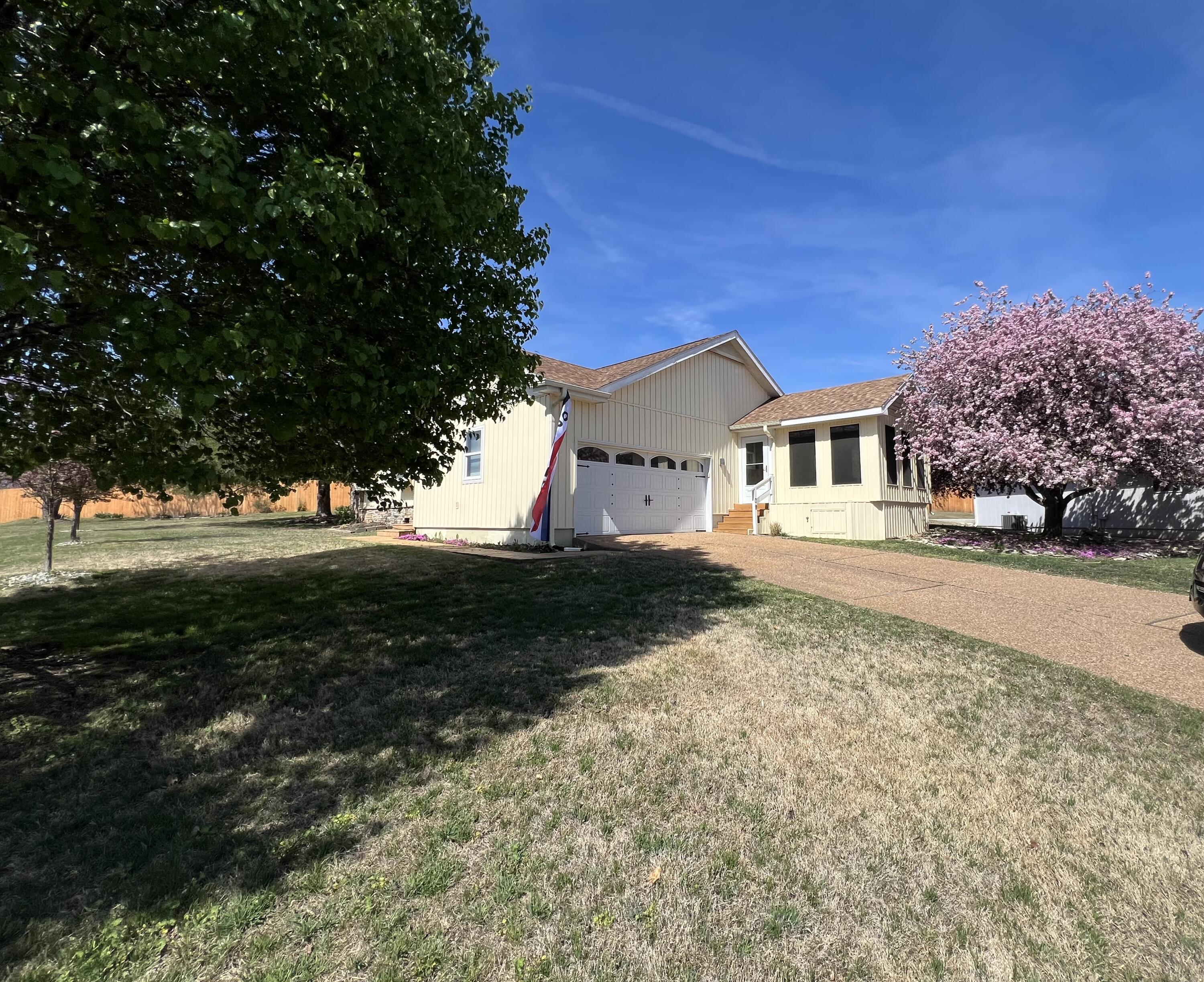 109 Lancashire Drive Property Photo 2