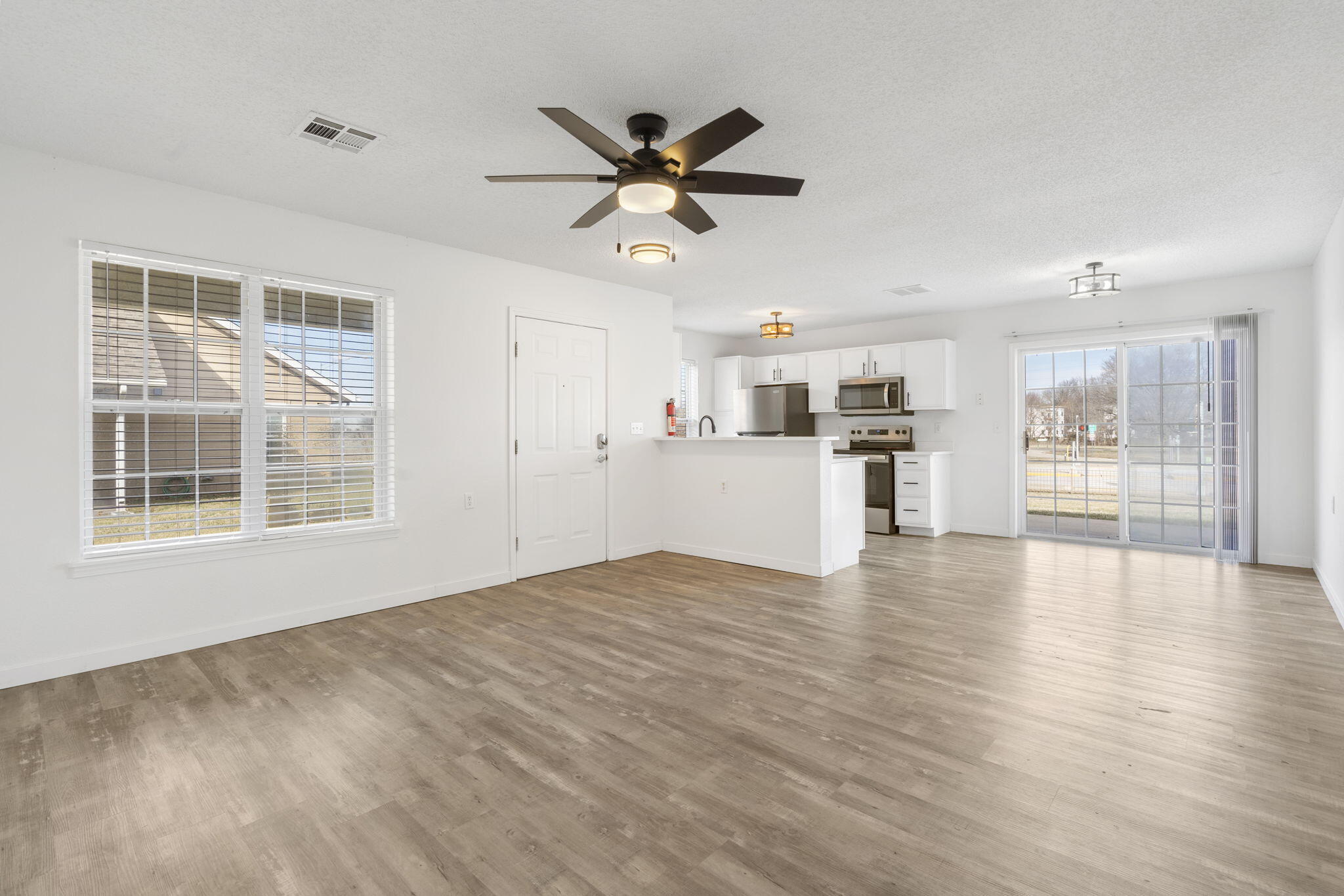 640 East Sunset Street Property Photo 4