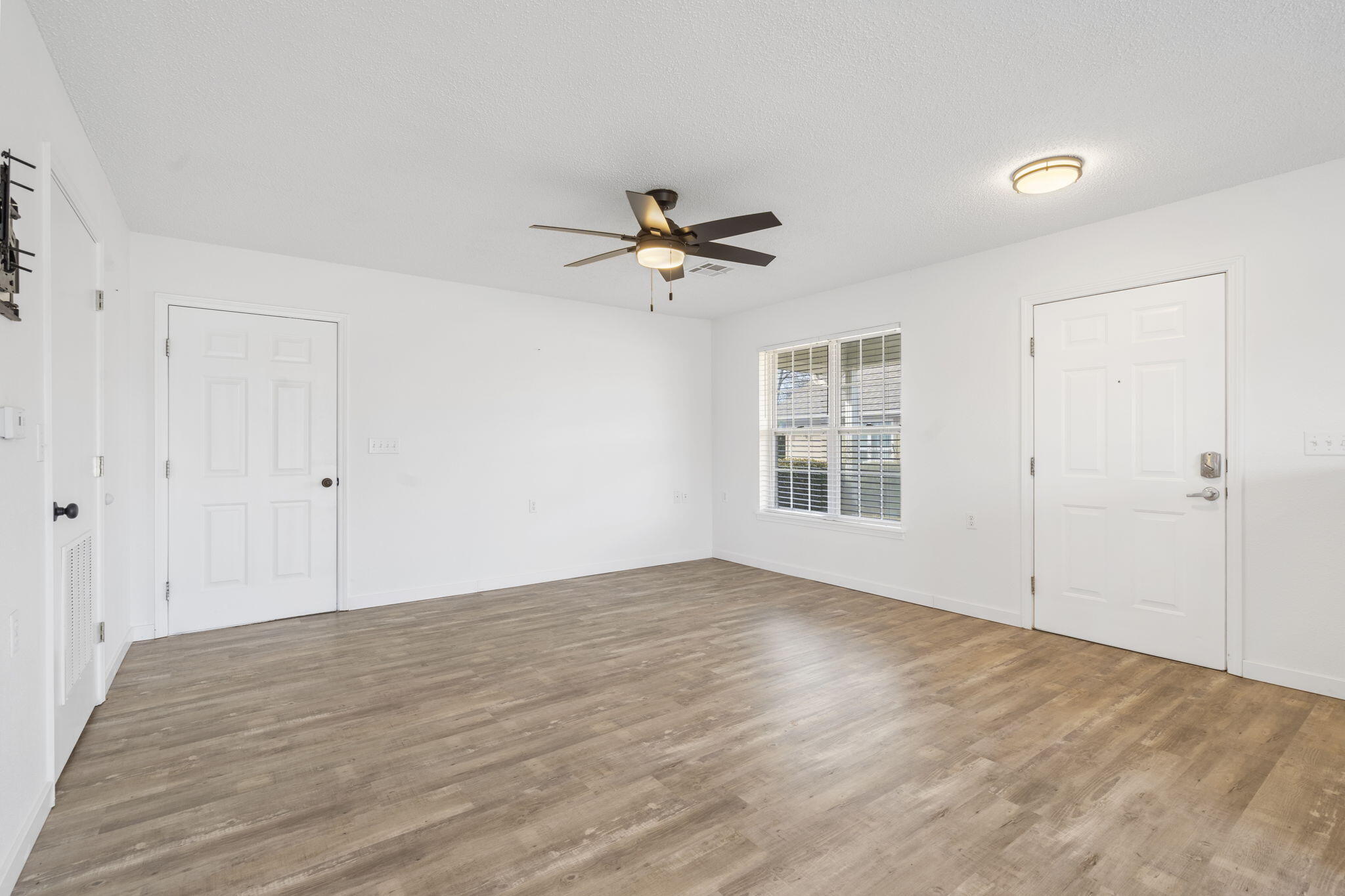 640 East Sunset Street Property Photo 6