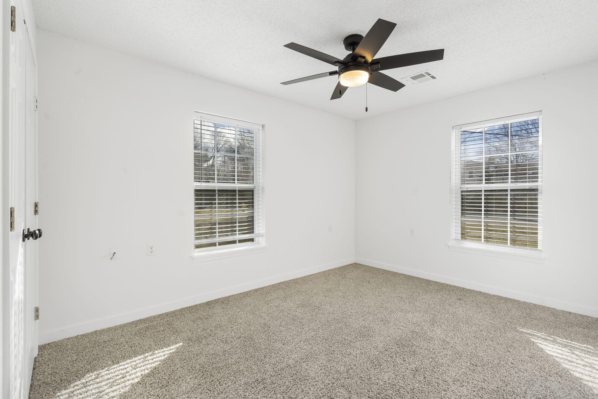 640 East Sunset Street Property Photo 15