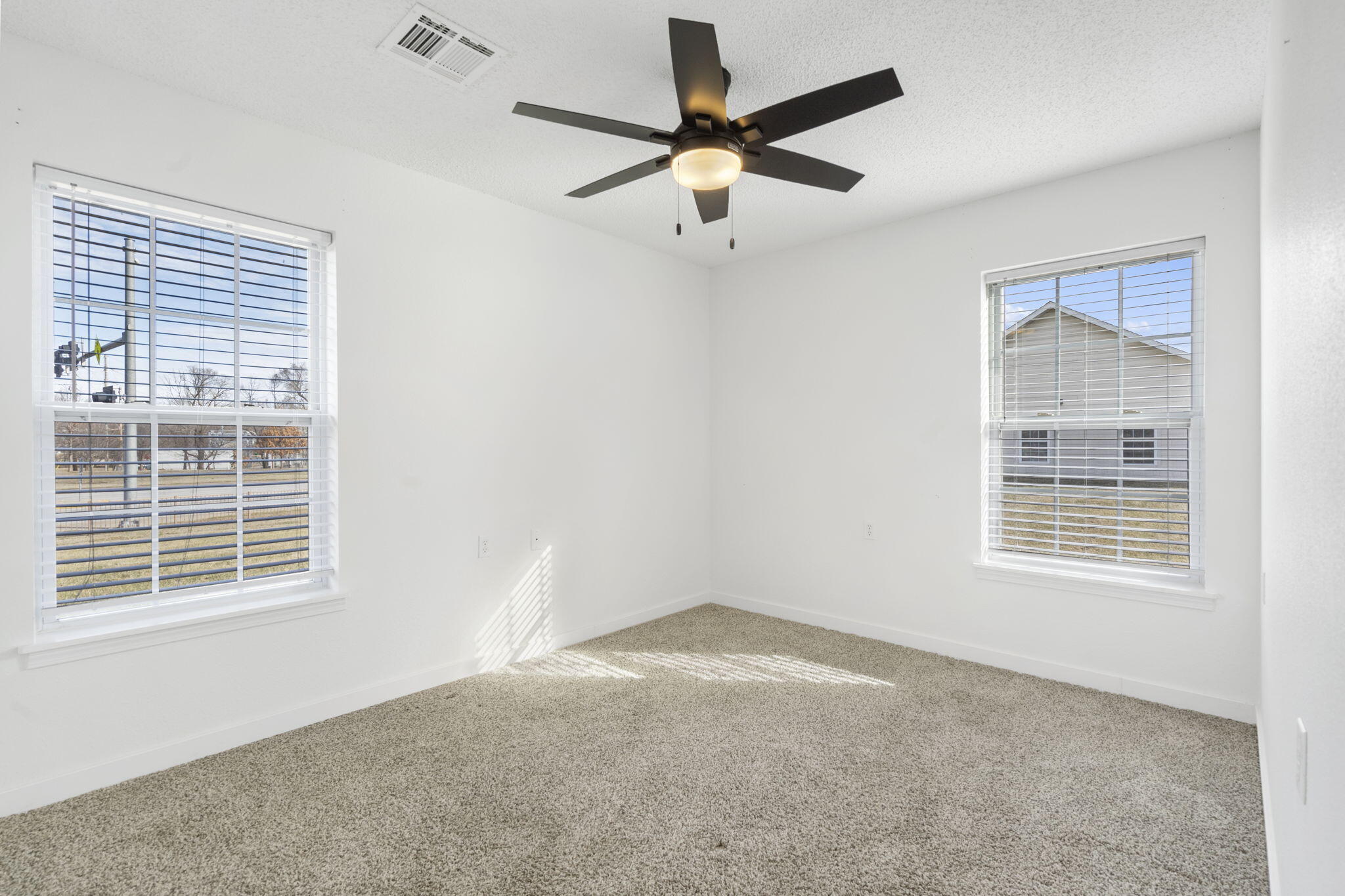 640 East Sunset Street Property Photo 18