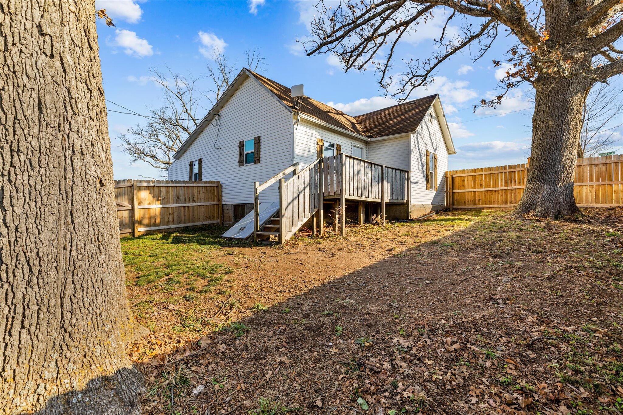 15005 West State Highway U Property Photo 15