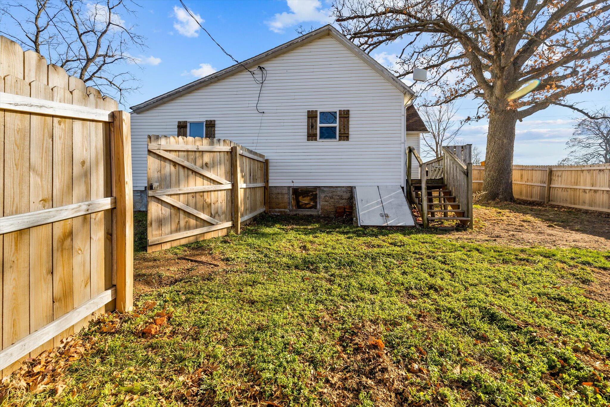 15005 West State Highway U Property Photo 17