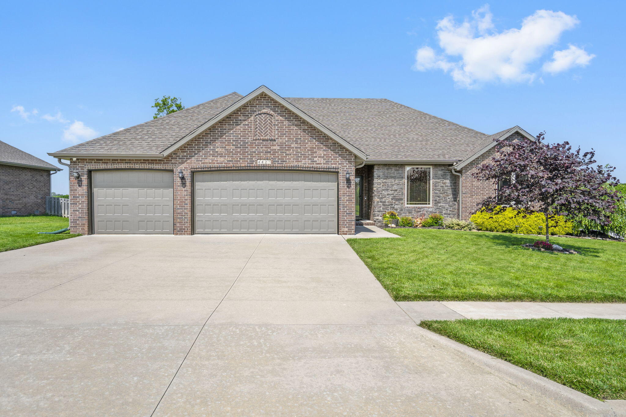 4427 East Kentbrook Drive Property Photo 1