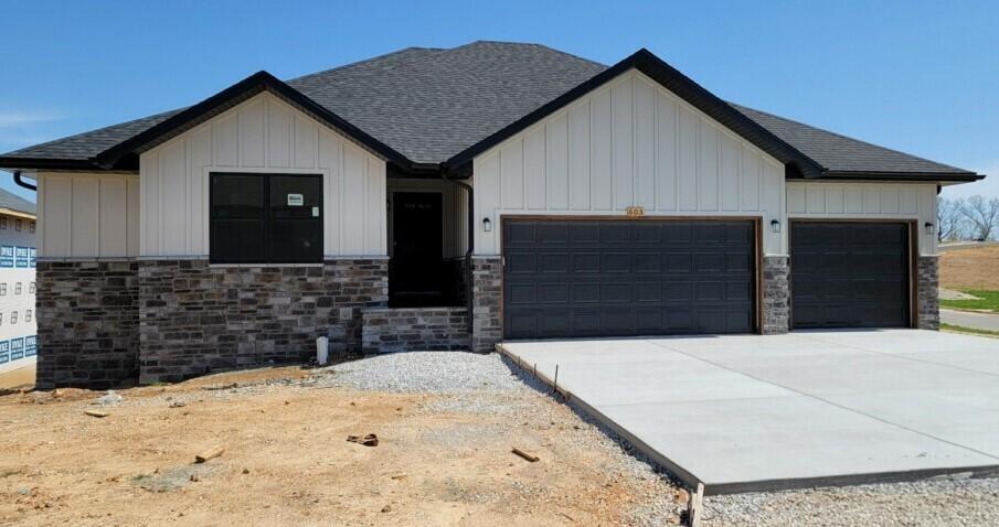 605 West Arbor Glenn Drive Property Photo 1
