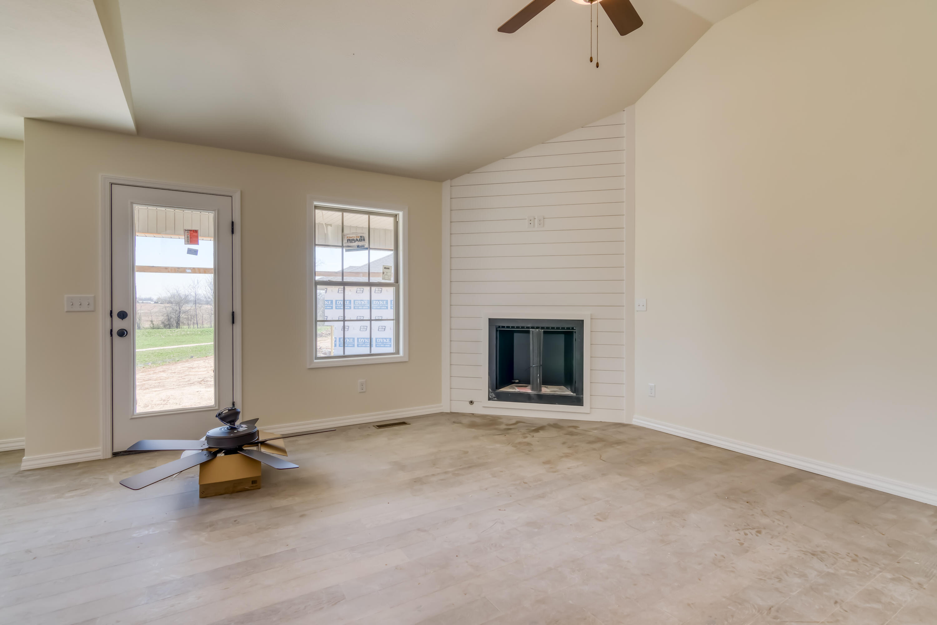 605 West Arbor Glenn Drive Property Photo 8
