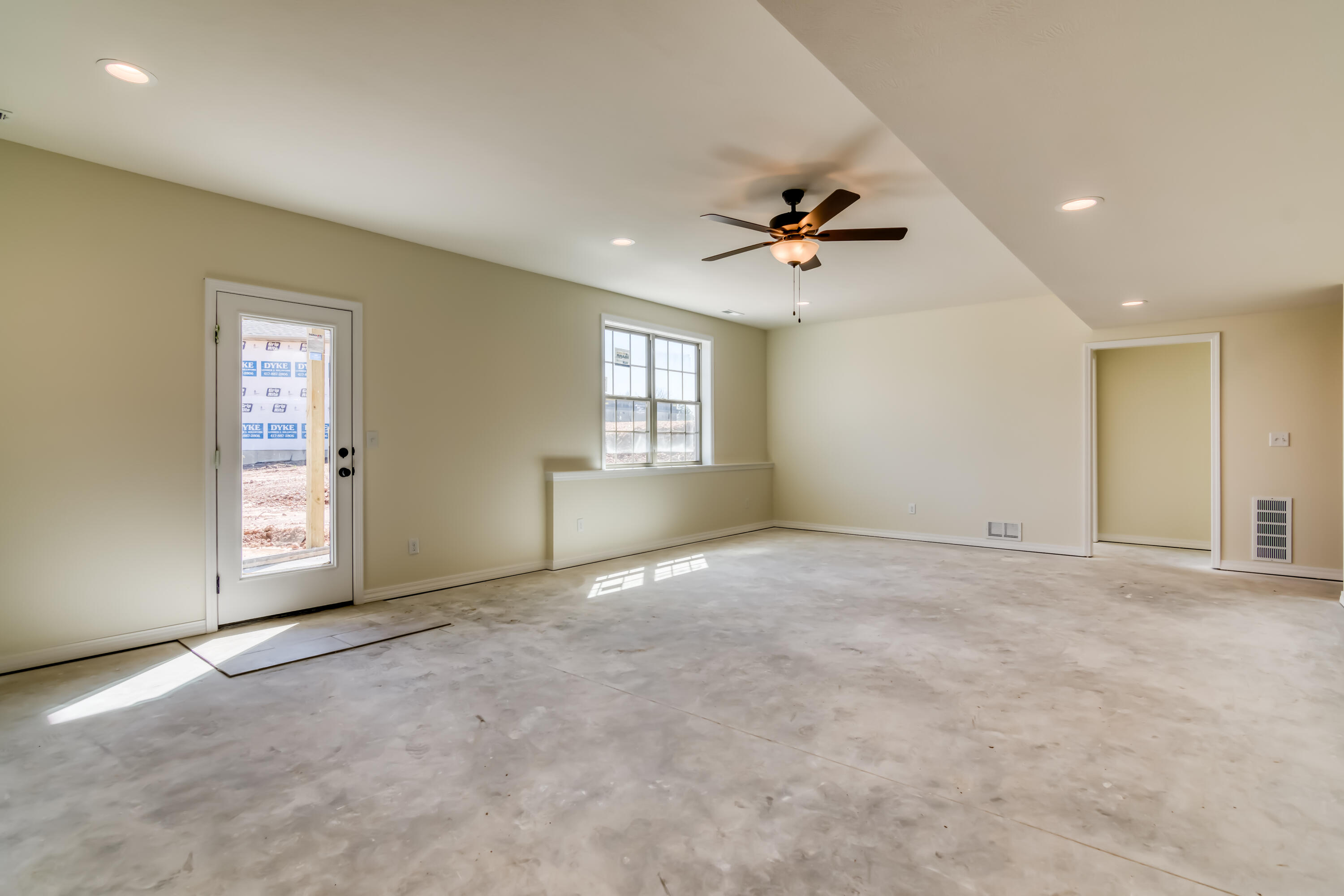 605 West Arbor Glenn Drive Property Photo 20