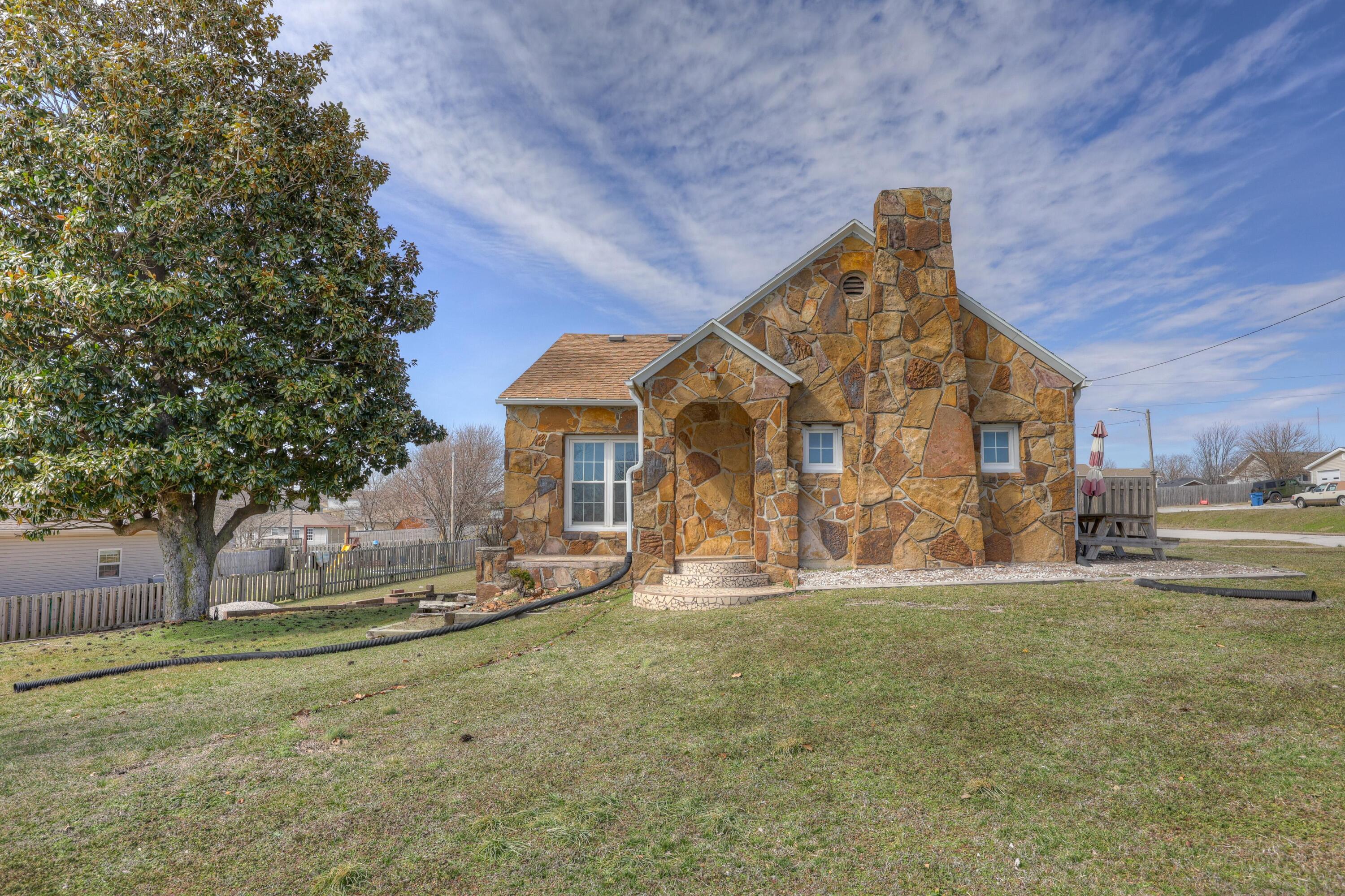 2502 South Tyler Avenue Property Photo 2