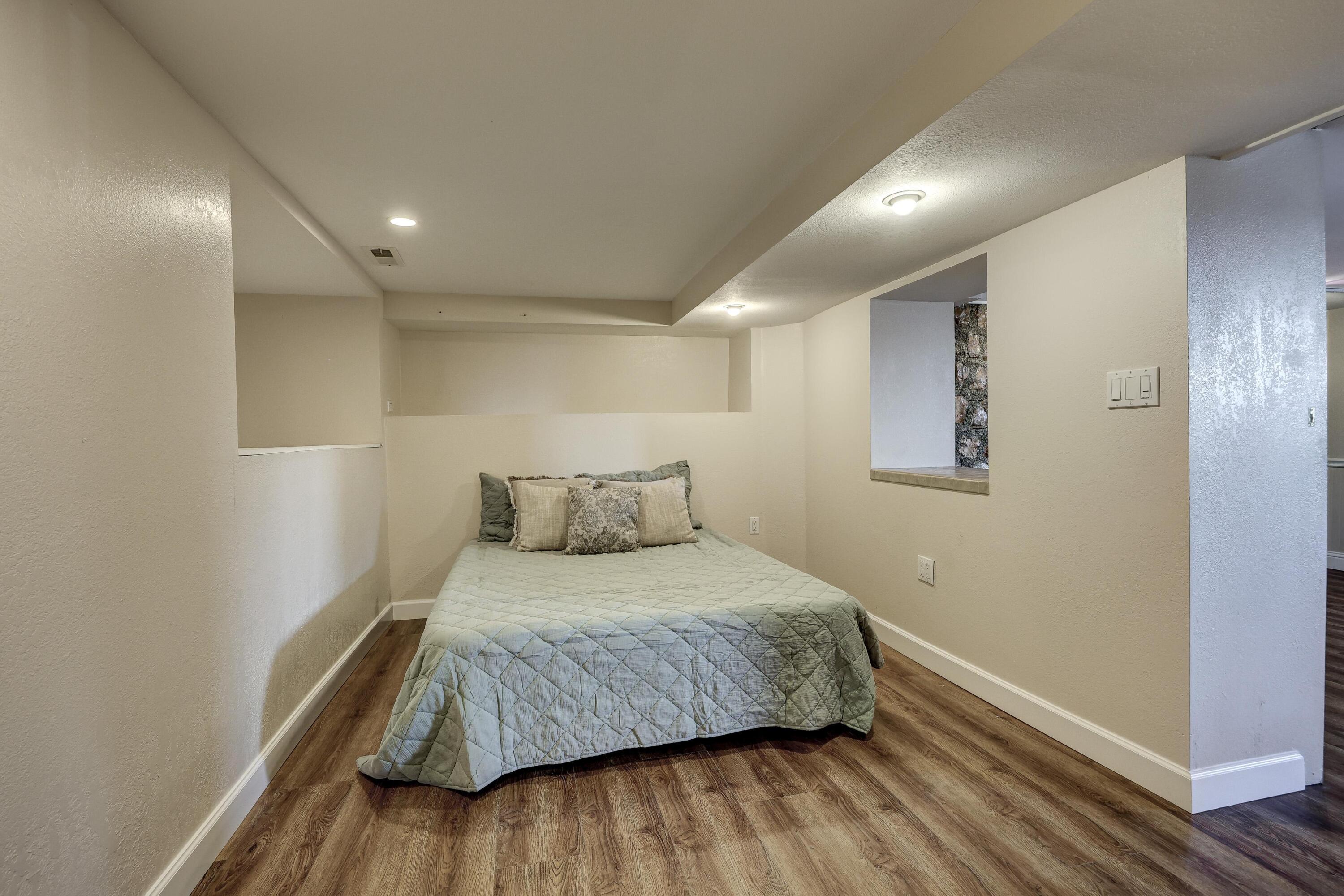 2502 South Tyler Avenue Property Photo 12