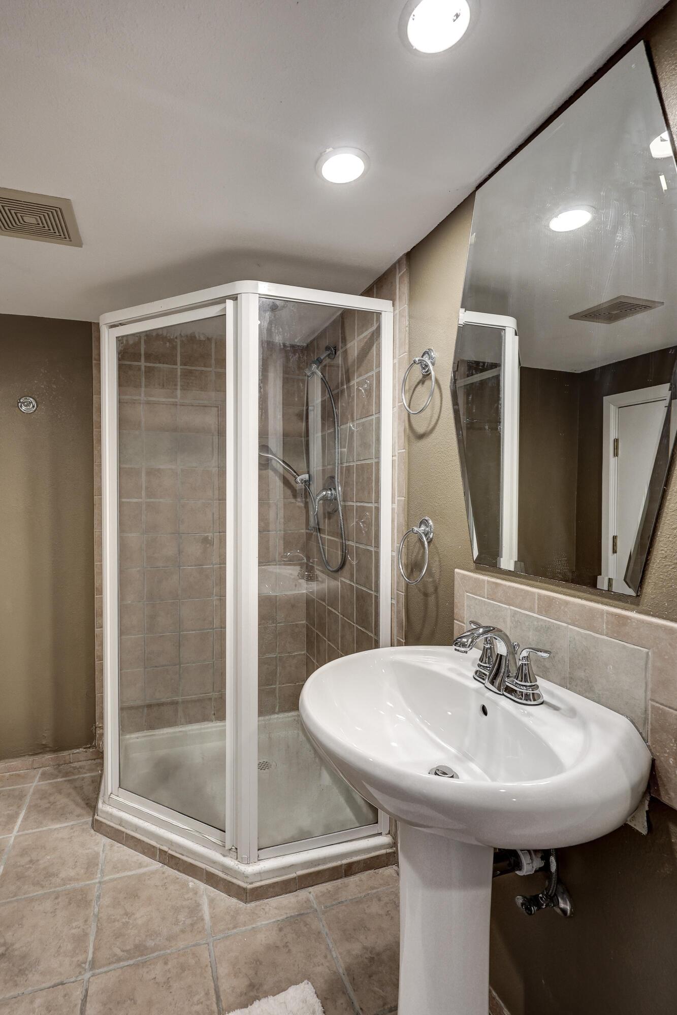 2502 South Tyler Avenue Property Photo 13