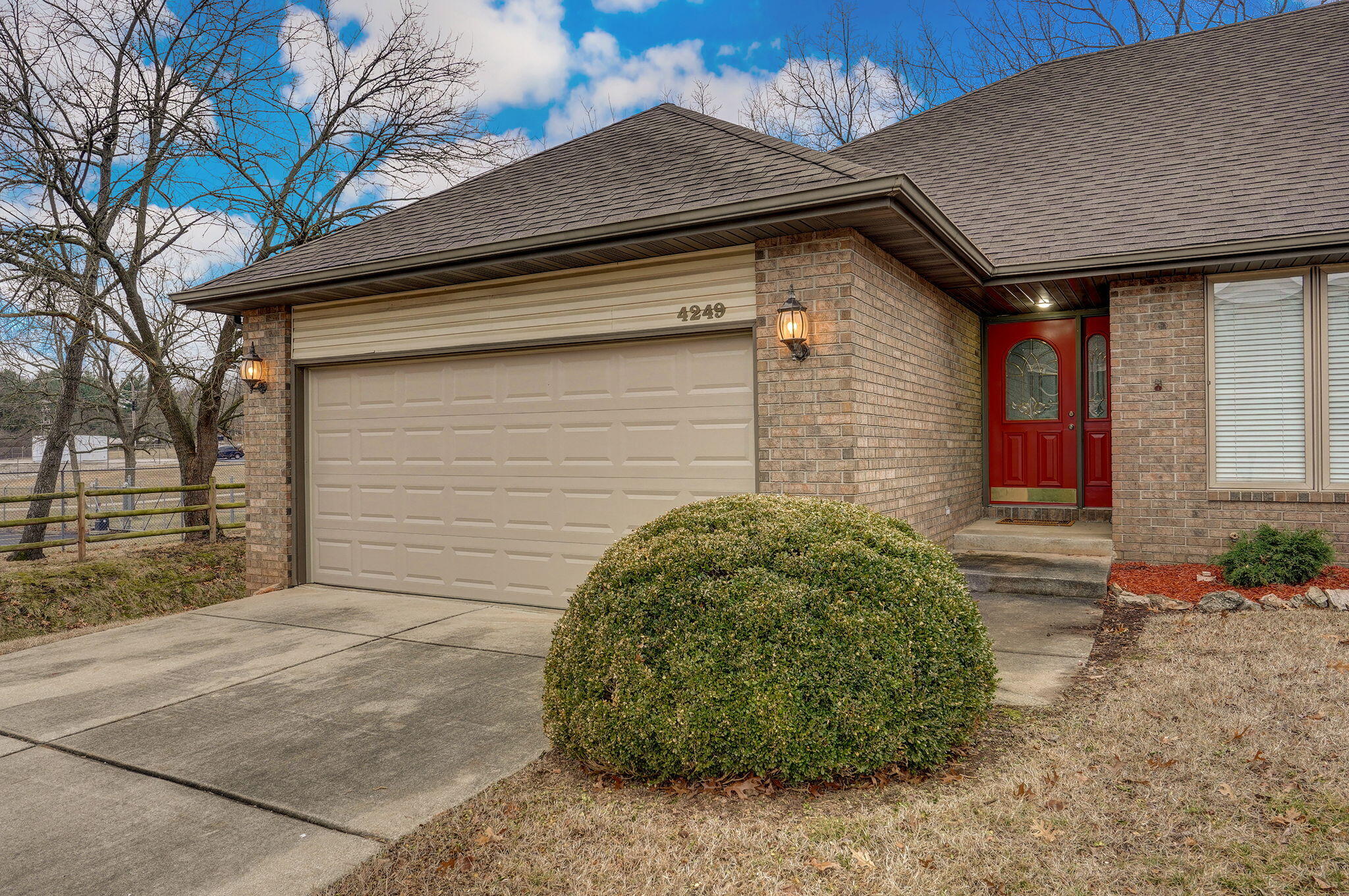 Twelve Oaks Est Real Estate Listings Main Image