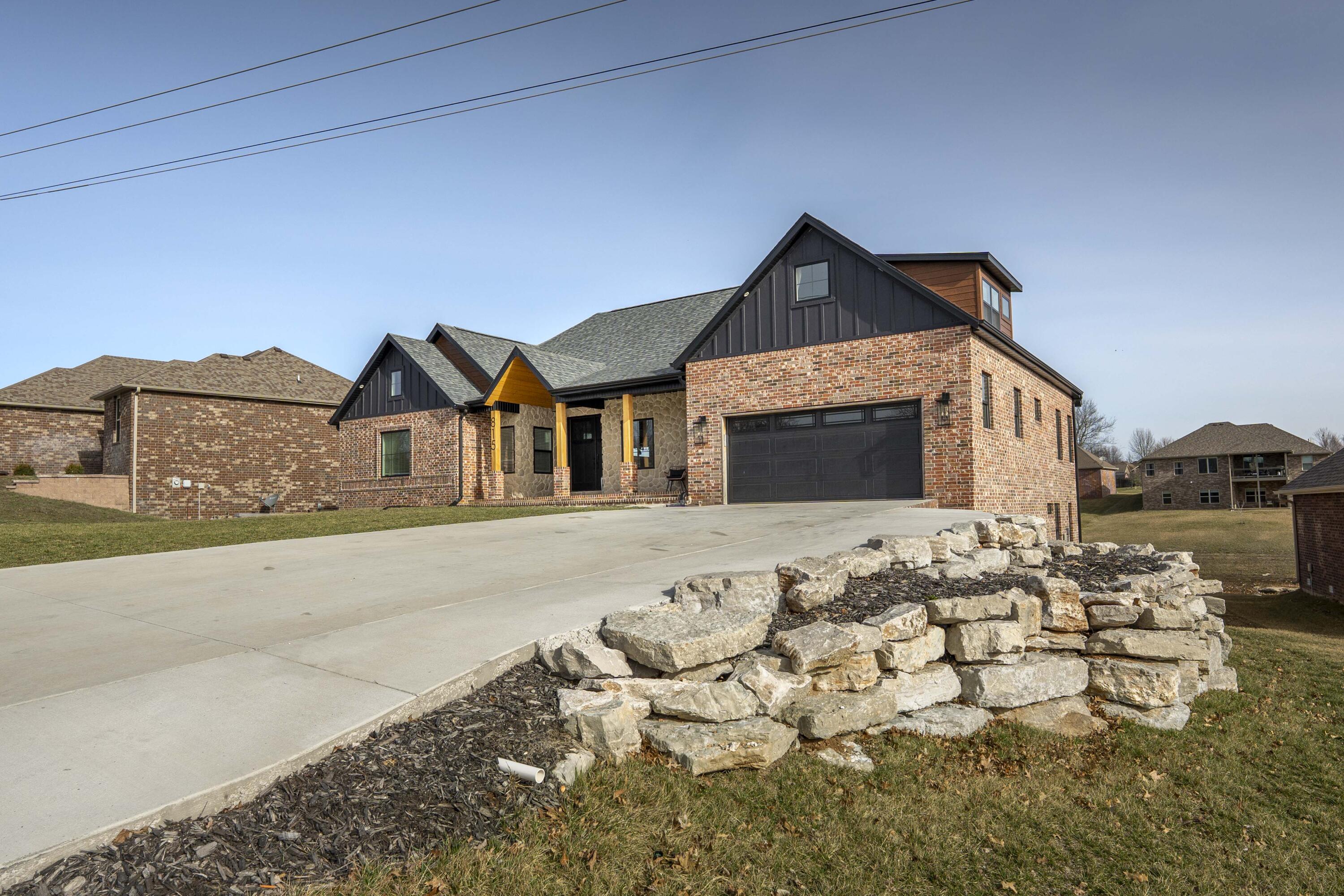 815 East Twin Maple Court Property Photo 3