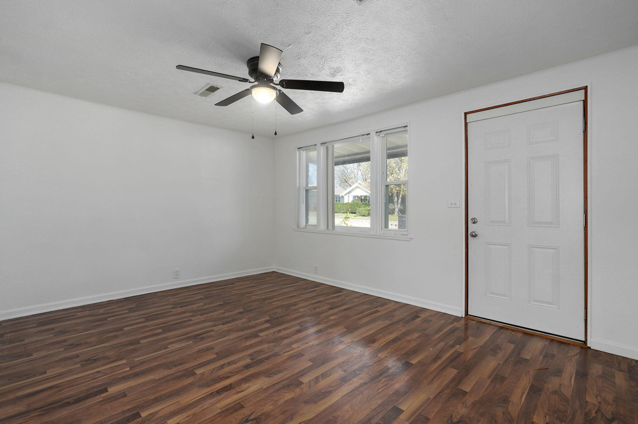 1410 West Poplar Street Property Photo 6