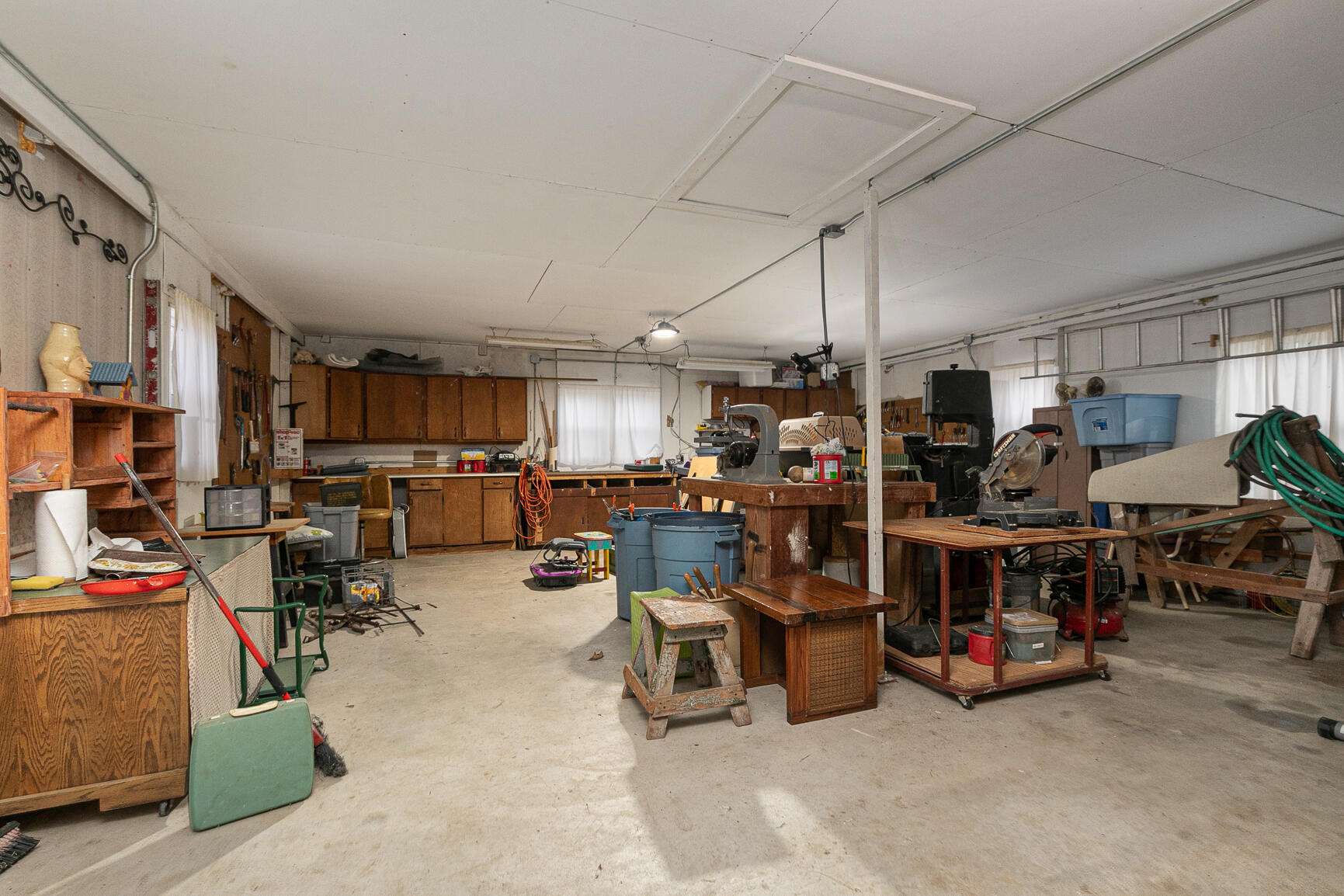 469 East 343rd Road Property Photo 27