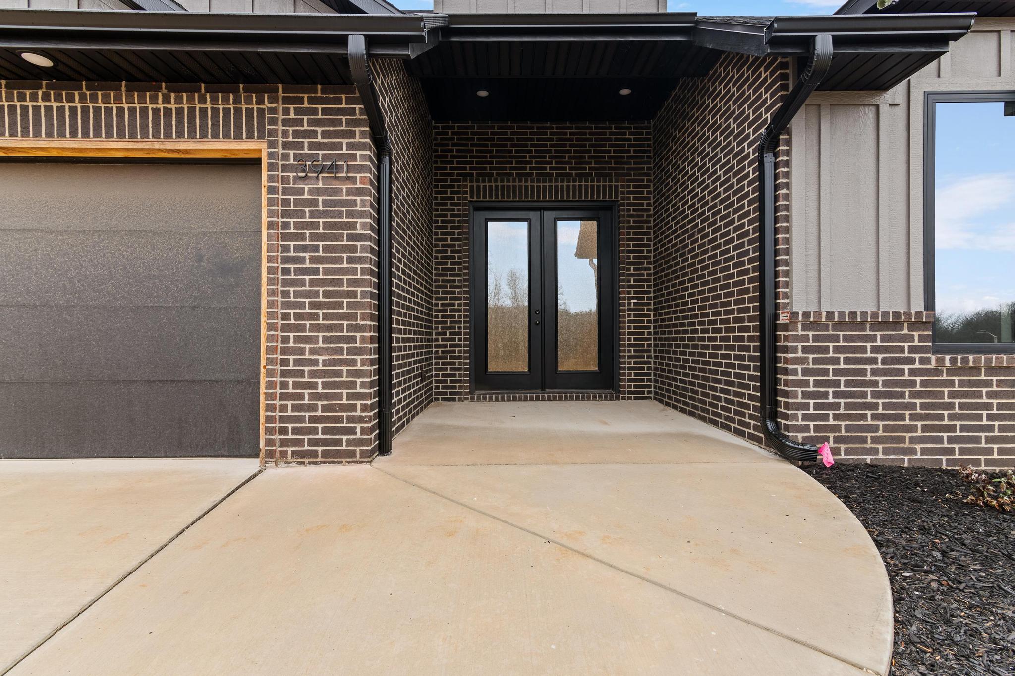 3941 East Woodhue Street Property Photo 2