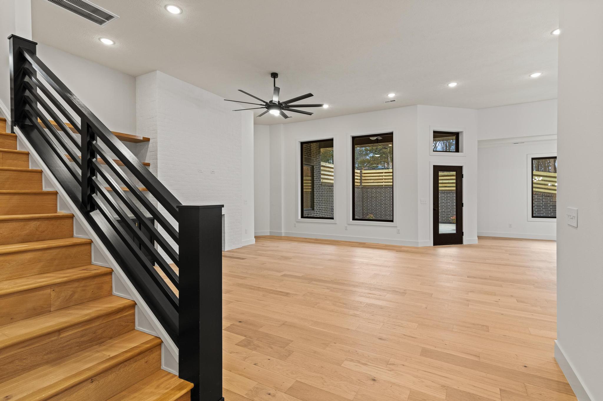 3941 East Woodhue Street Property Photo 6