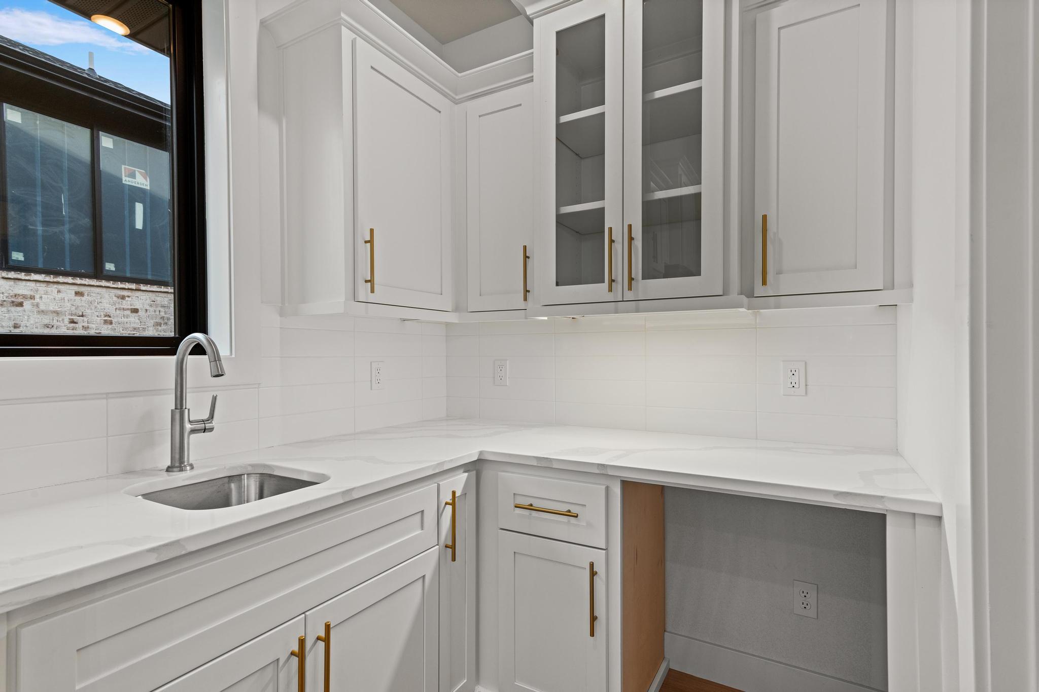 3941 East Woodhue Street Property Photo 16