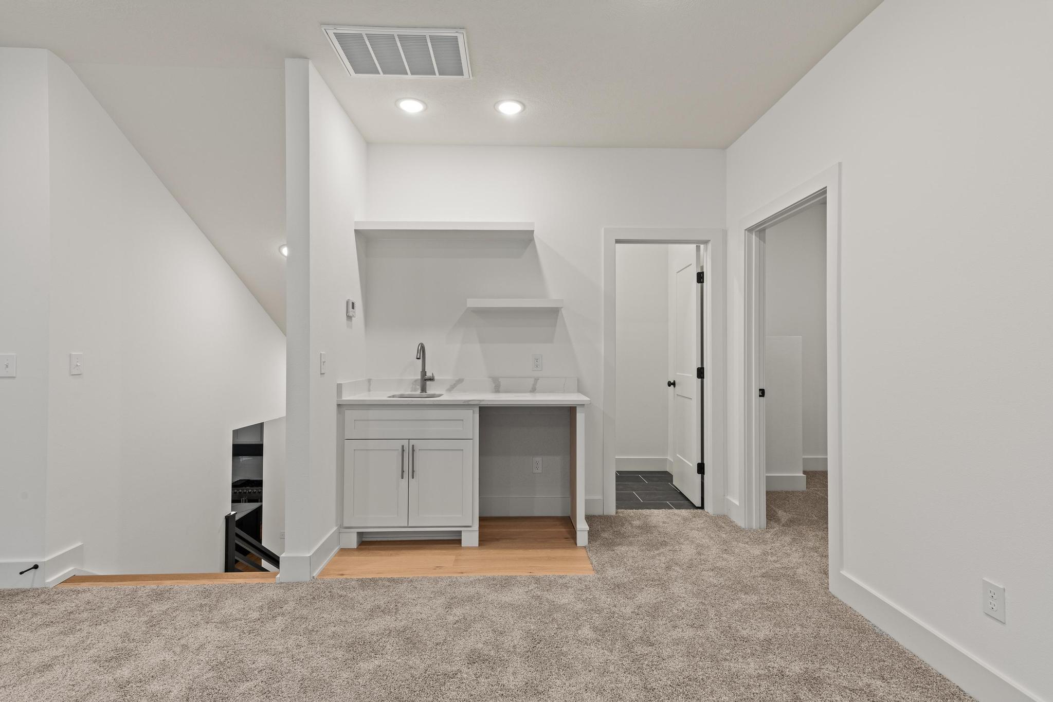 3941 East Woodhue Street Property Photo 41