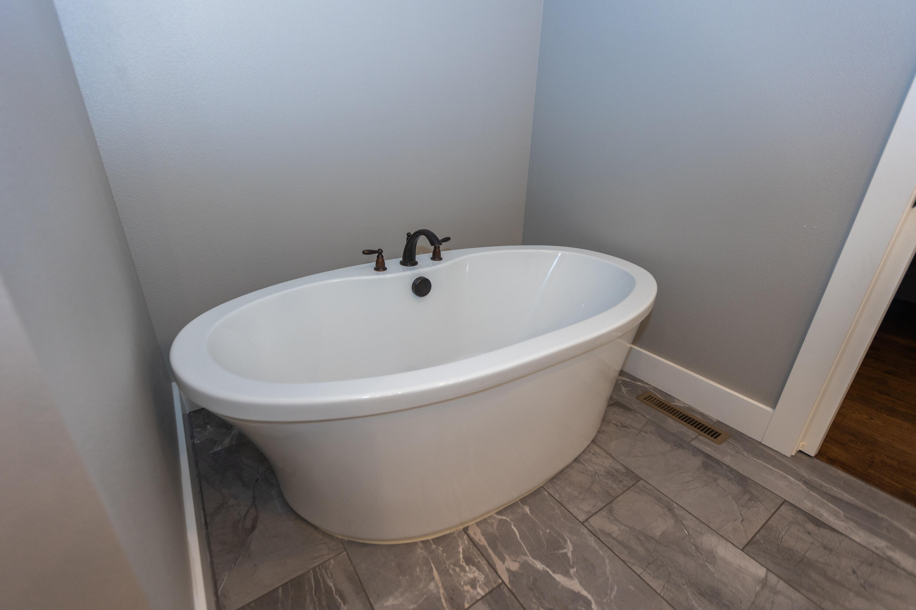 6054 South Maryland Avenue Property Photo 14