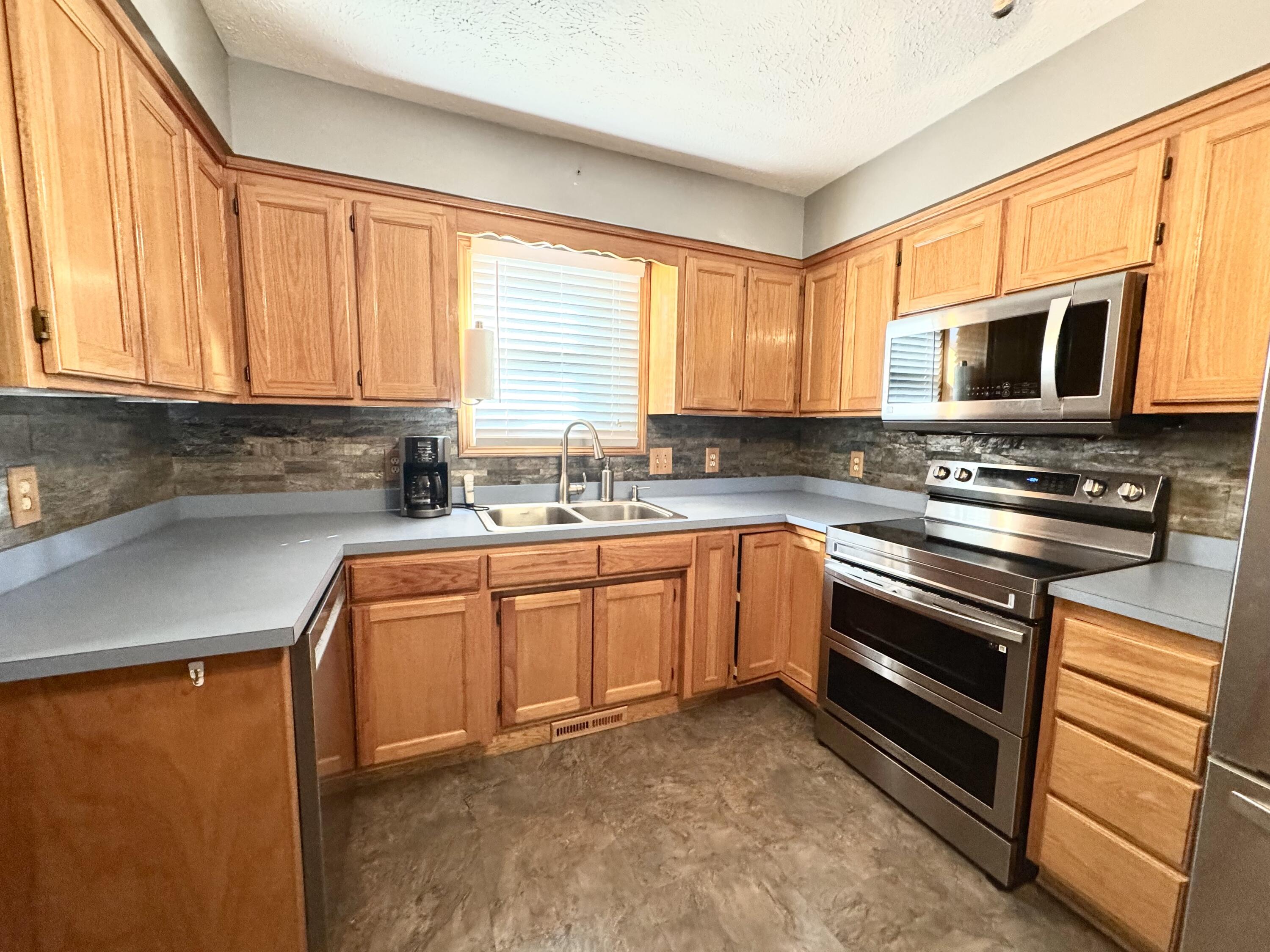 940 Hickory Street Property Photo 5