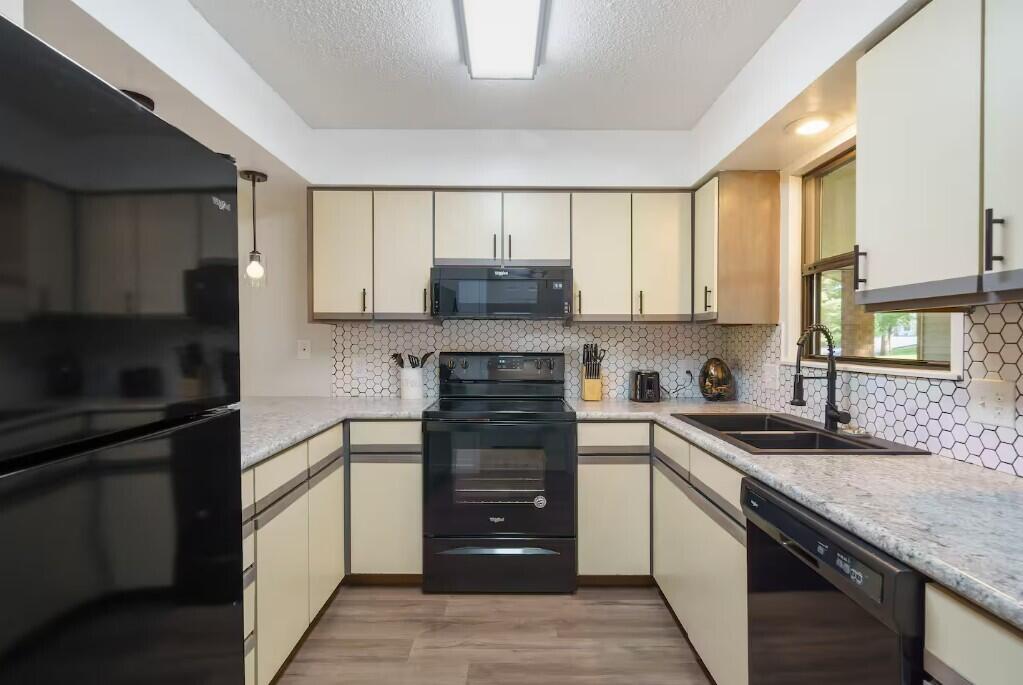 267 Bunker Ridge Drive Property Photo 15