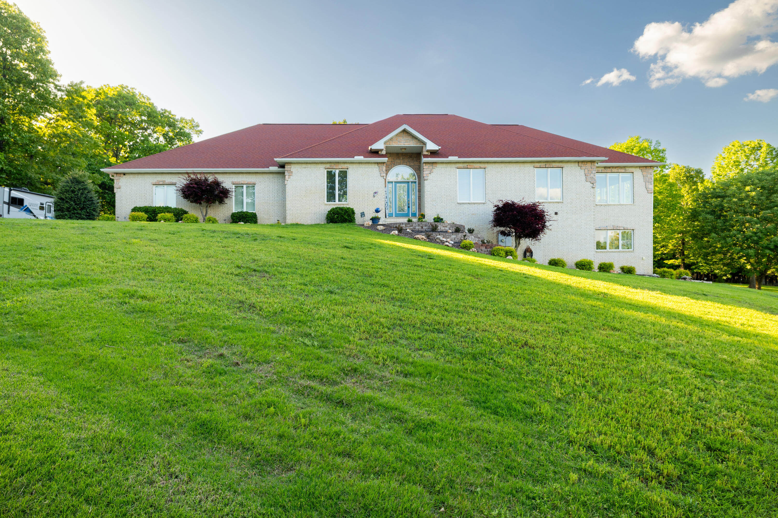 39 Whispering Hill Drive Property Photo 2