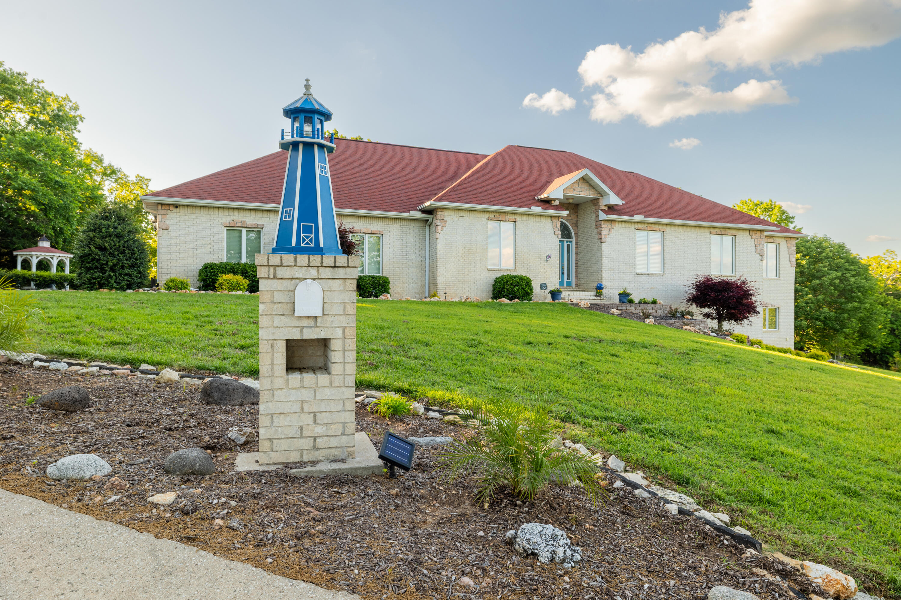 39 Whispering Hill Drive Property Photo 4