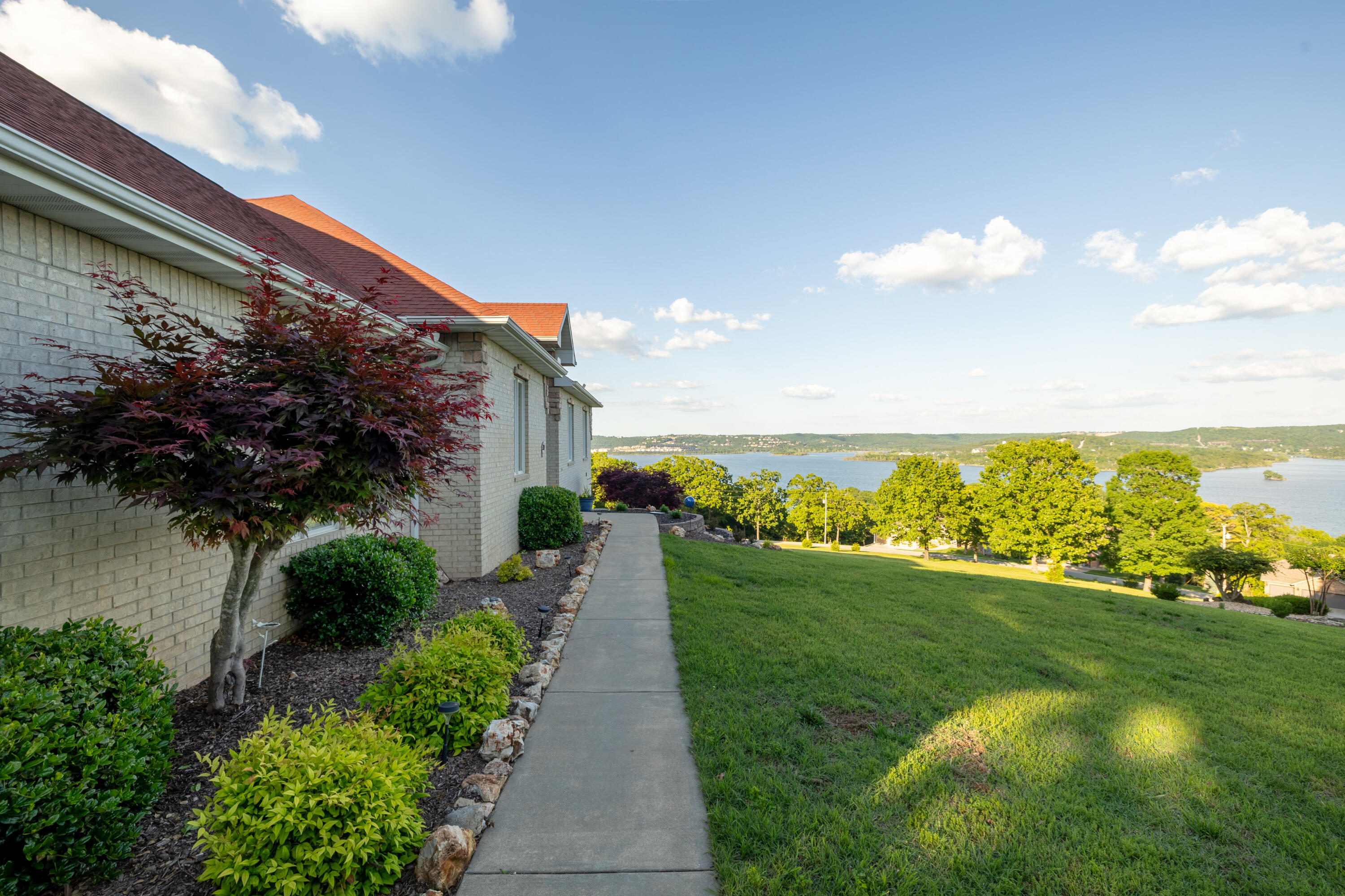39 Whispering Hill Drive Property Photo 6